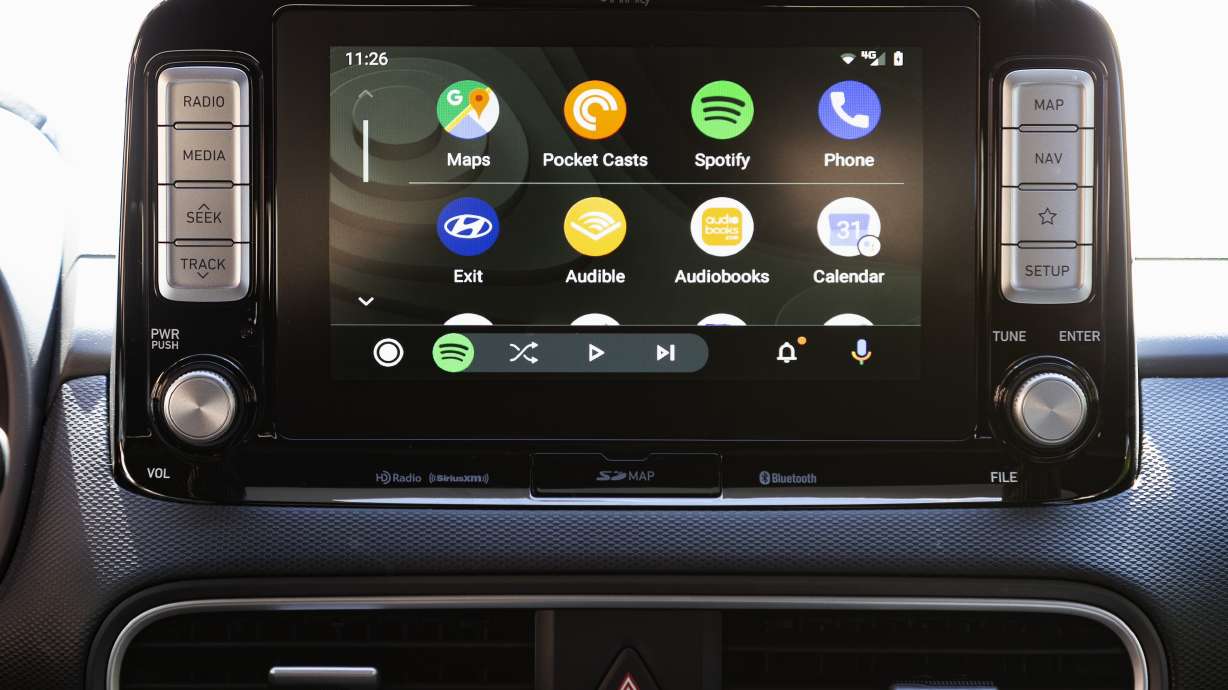 Edmunds tests Android Auto and Apple CarPlay updates