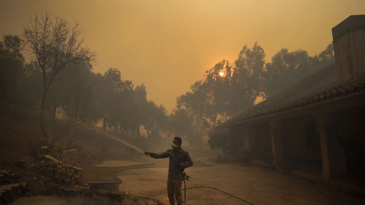 Fires spare Reagan library but menace homes near Los Angeles