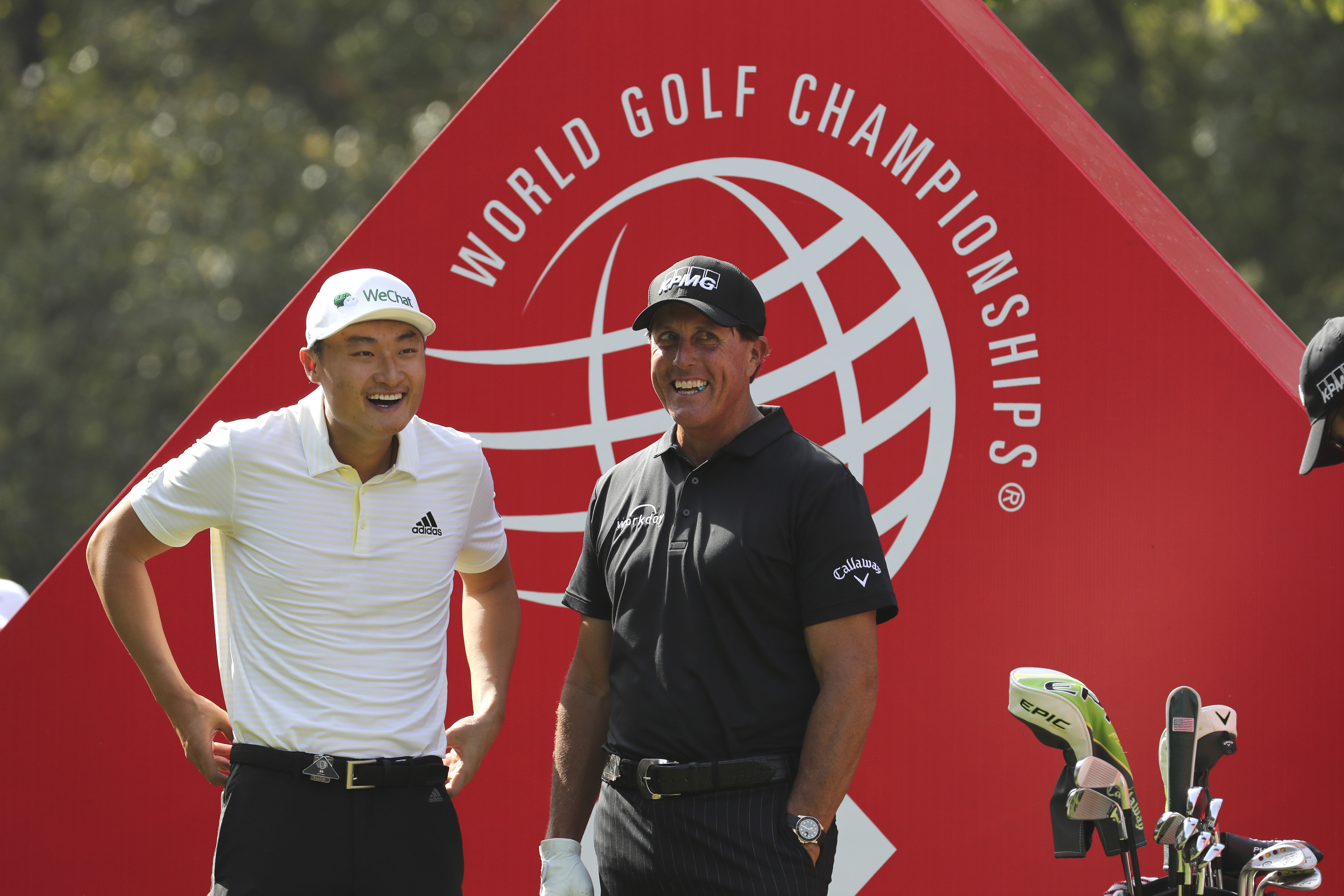 Li delights home crowd and takes lead in Shanghai