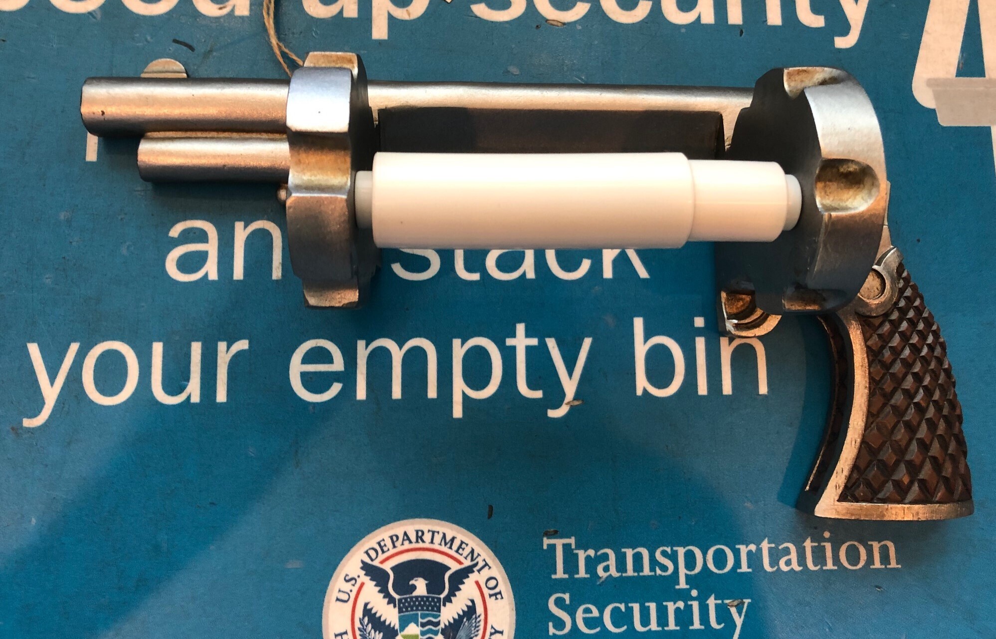 TSA finds gun-shaped toilet paper roller in bag at airport