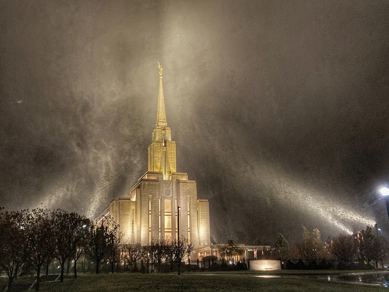 Snow falls around the Oquirrh Mountain Temple in South Jordan on Saturday, Oct. 19, 2019. (Photo: Amanda Gunderson, iWitness)