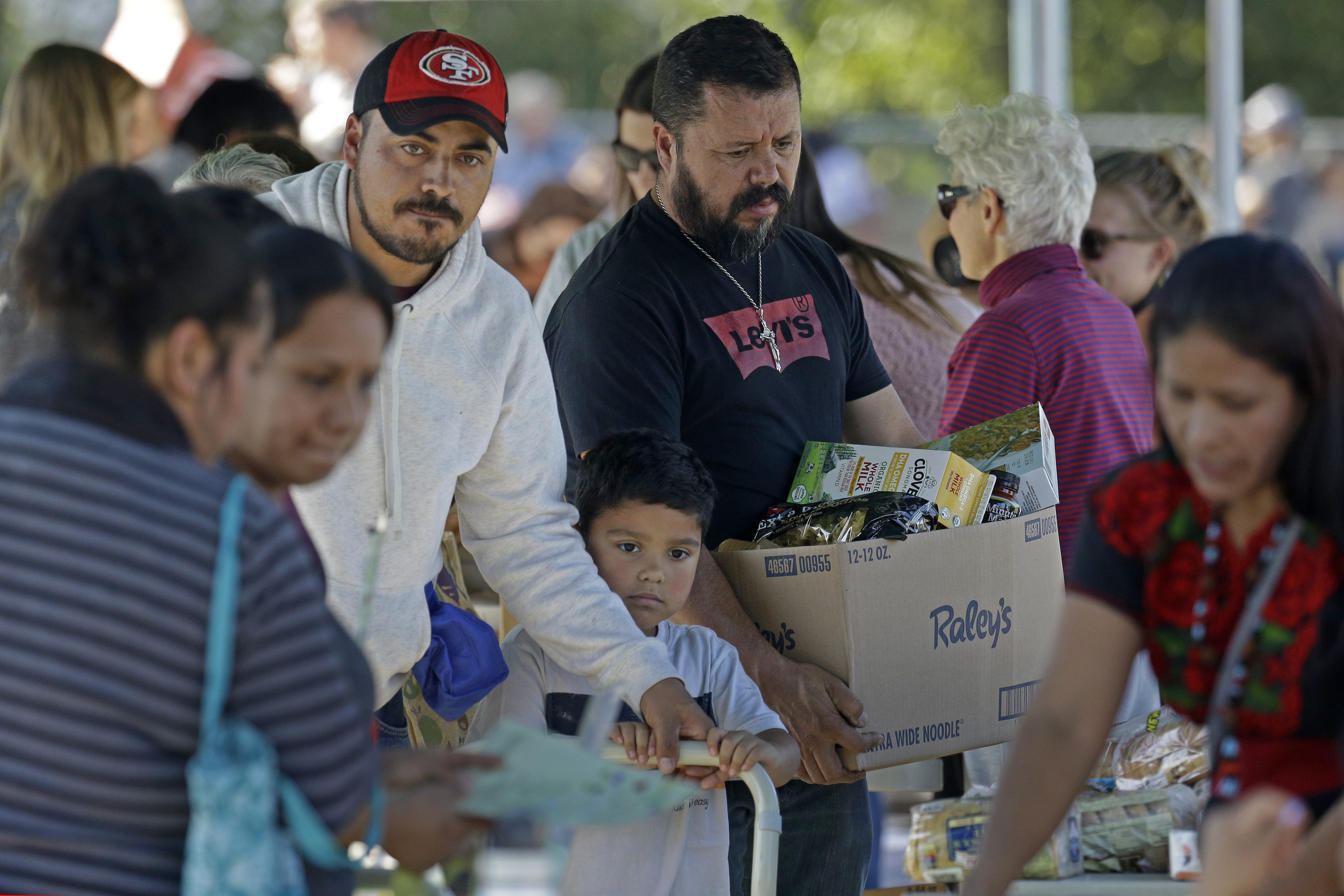 In California blaze, Spanish-speaking immigrants find help