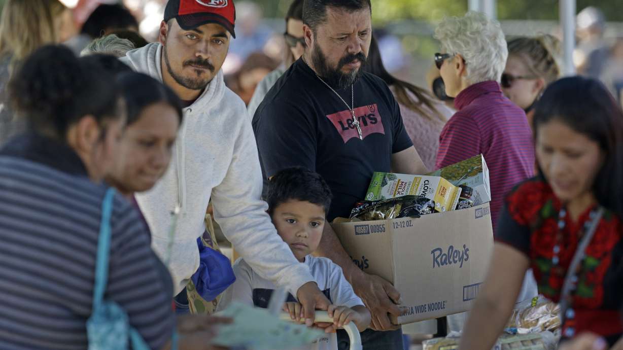In California blaze, Spanish-speaking immigrants find help