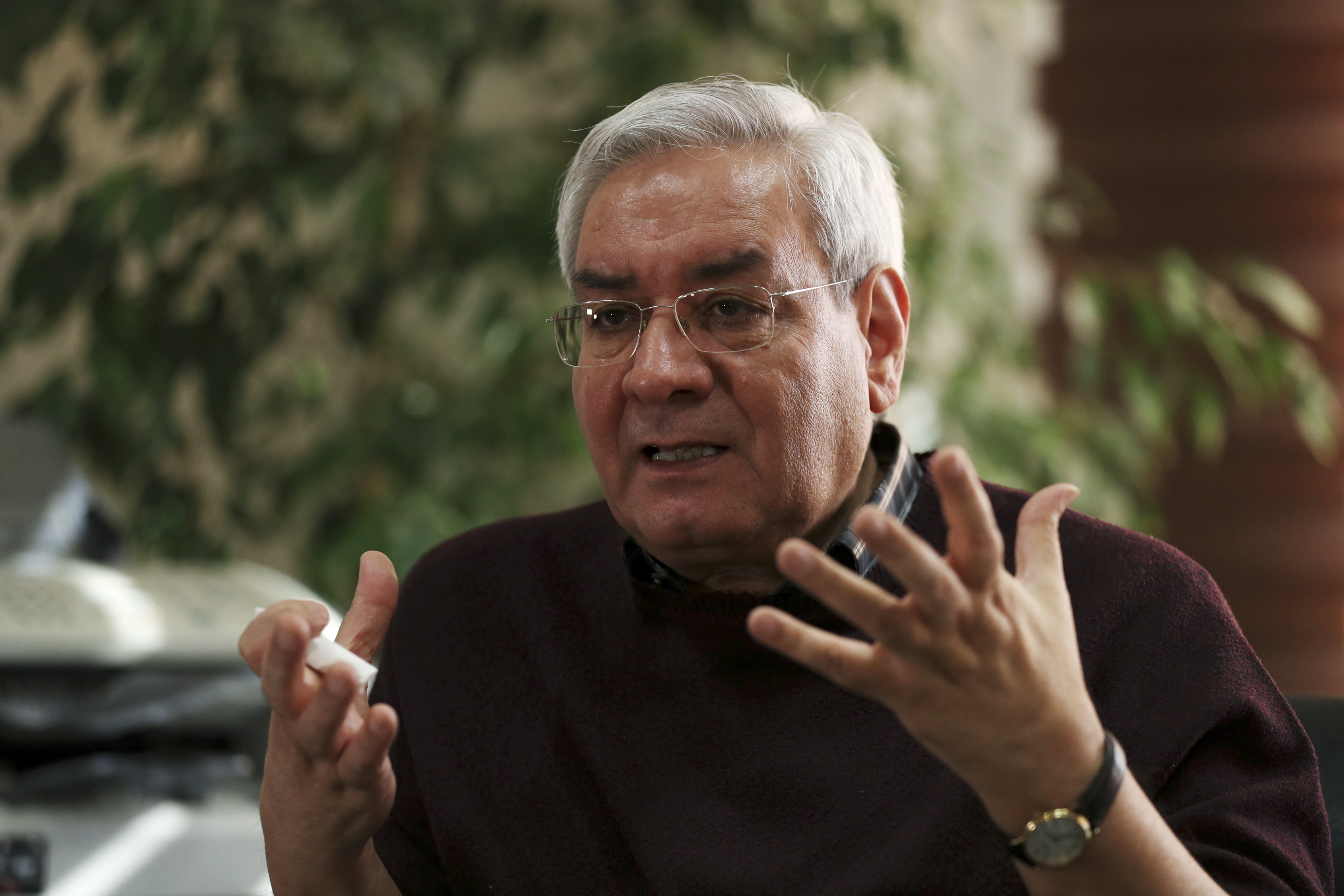 Iran student leader says he regrets 1979 US Embassy attack