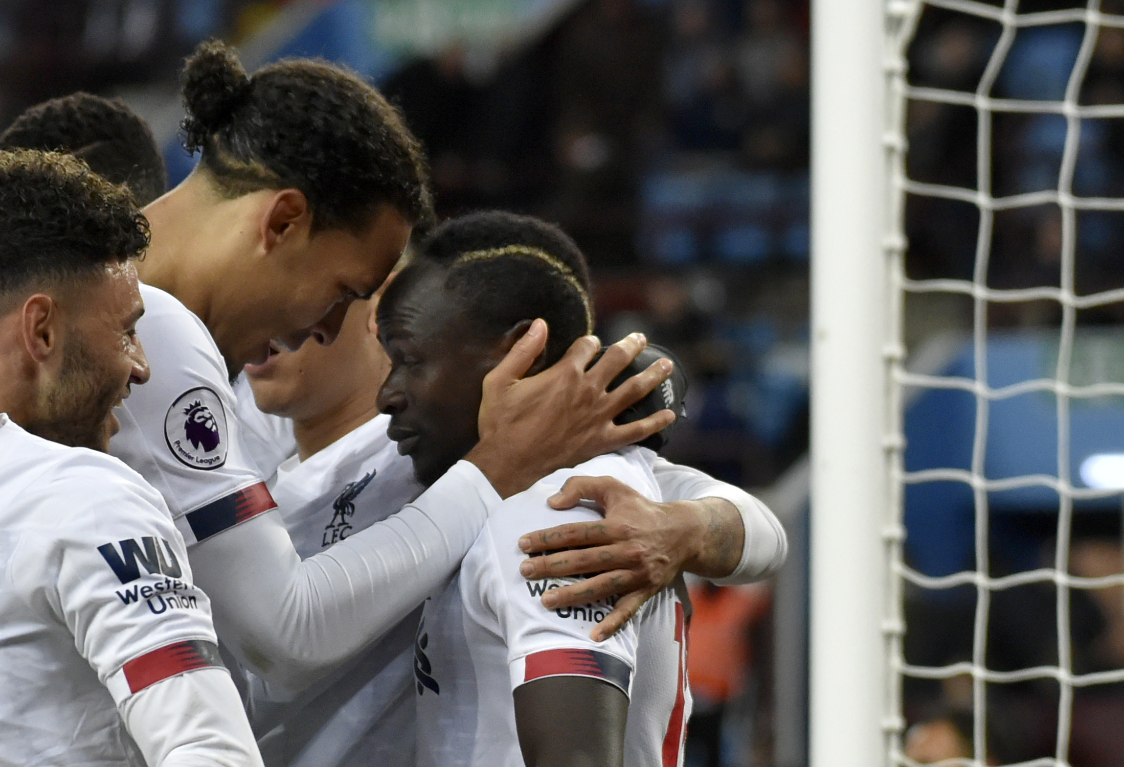 EPL title contenders Liverpool and City leave it late to win