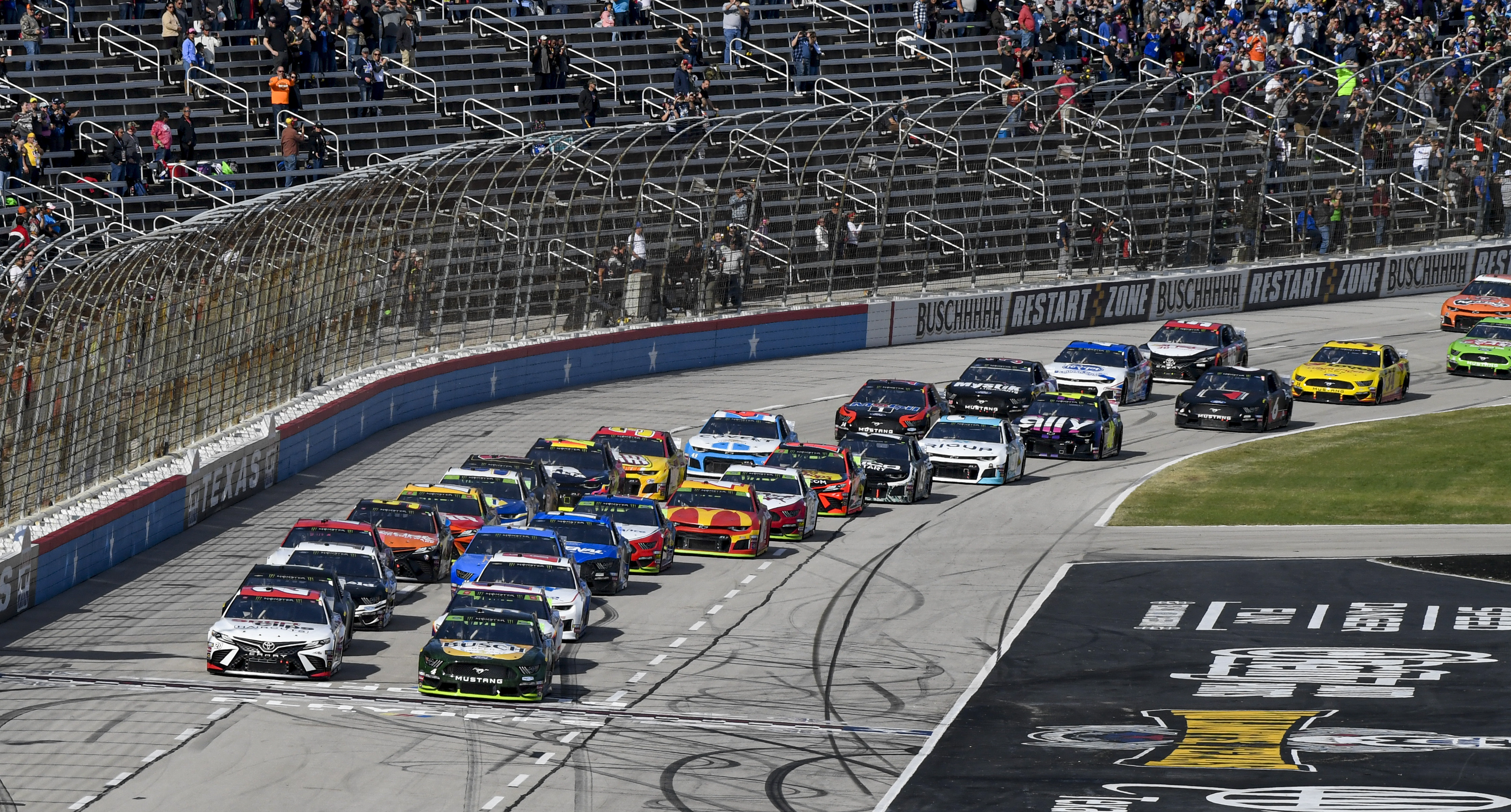 Harvick has Cup title shot after 3rd straight Texas fall win