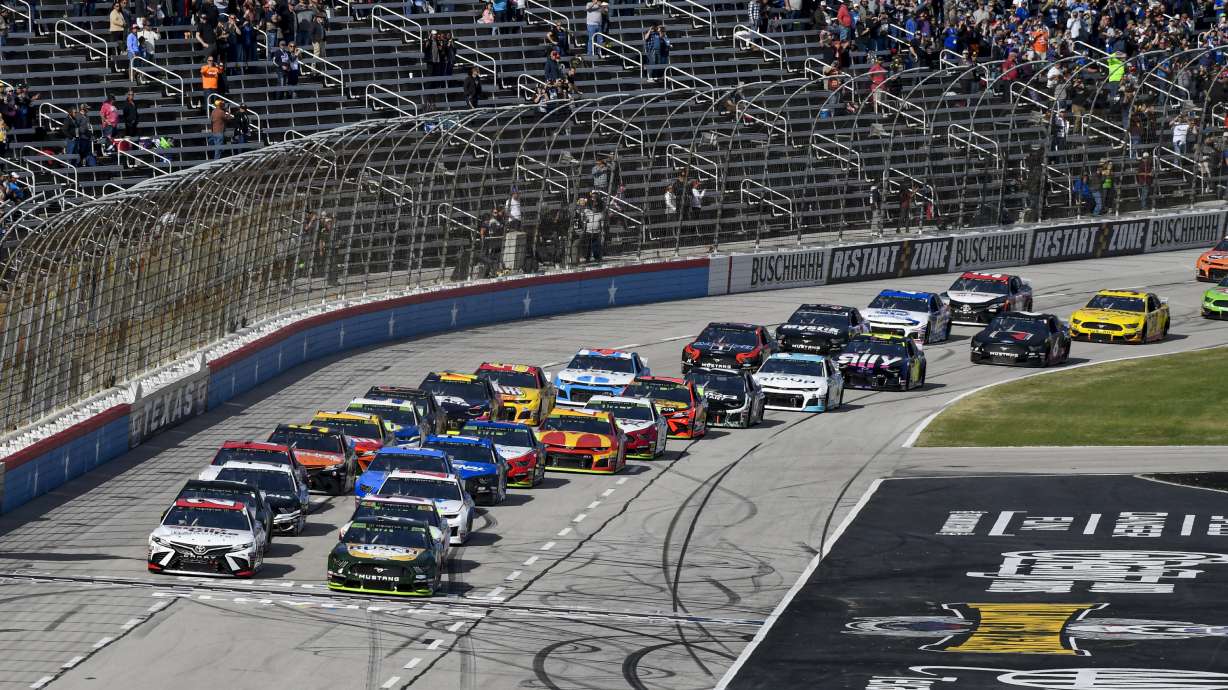 Harvick has Cup title shot after 3rd straight Texas fall win