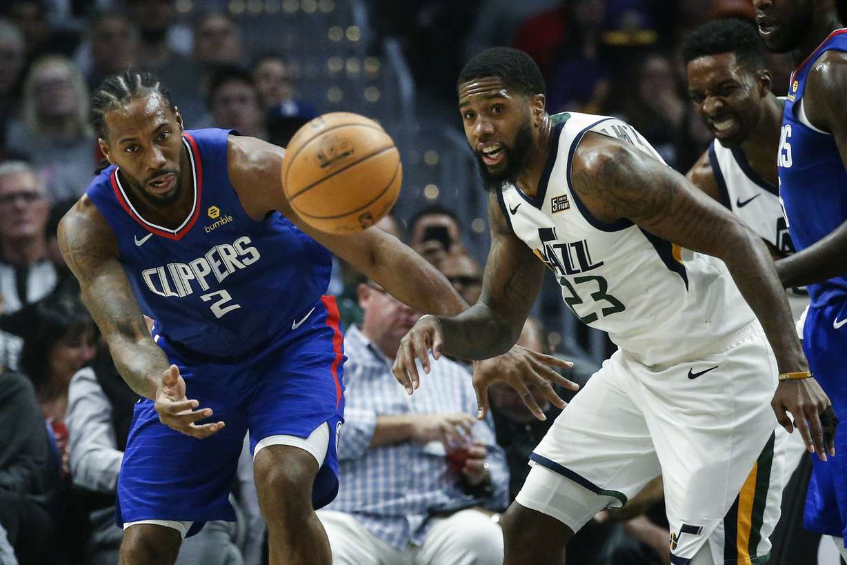 Los Angeles Clippers' Kawhi Leonard (2) and Utah Jazz's Royce O'Neale (23) chase the ball during the first half of an NBA basketball game Sunday, Nov. 3, 2019, in Los Angeles. (Photo: Ringo H.W. Chiu, AP)