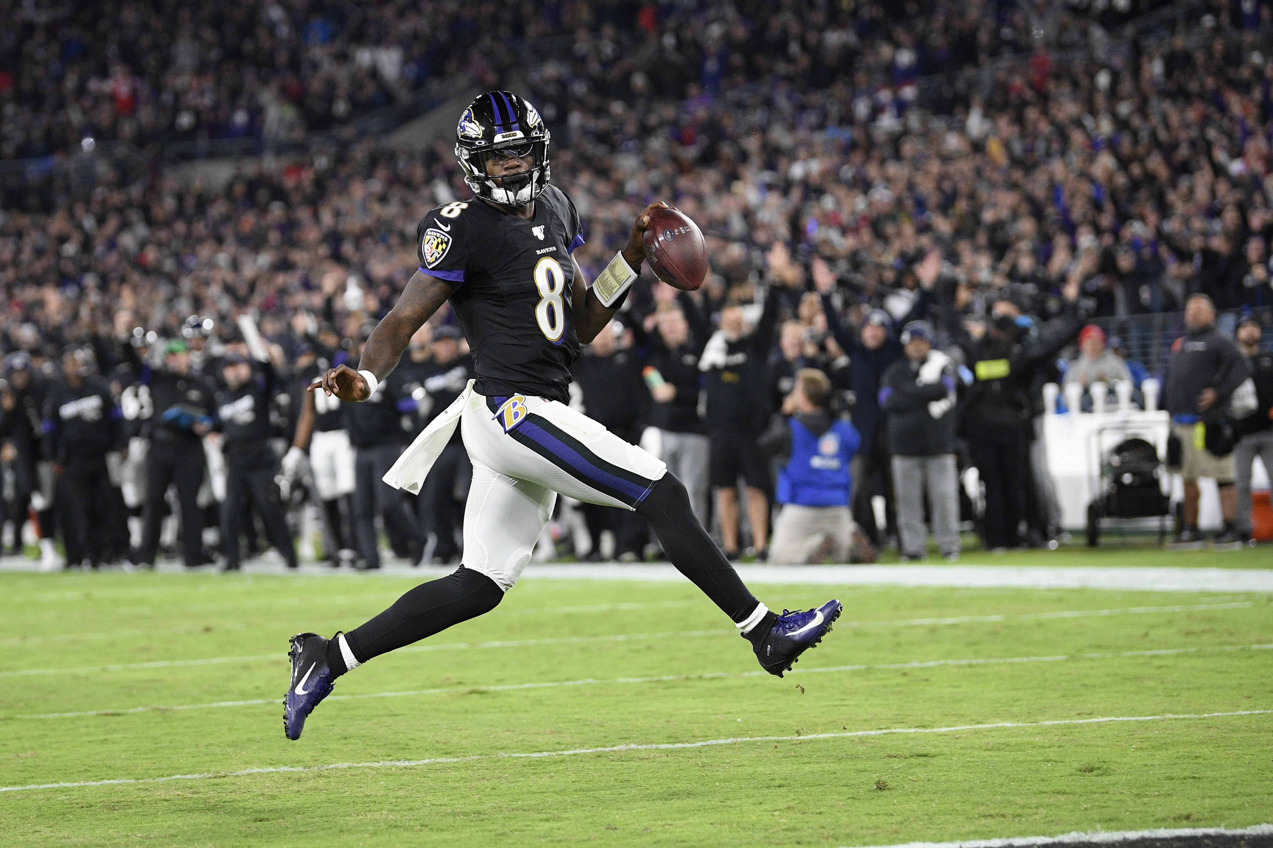 Unbeaten no more, Patriots fall to Jackson and Ravens 37-20