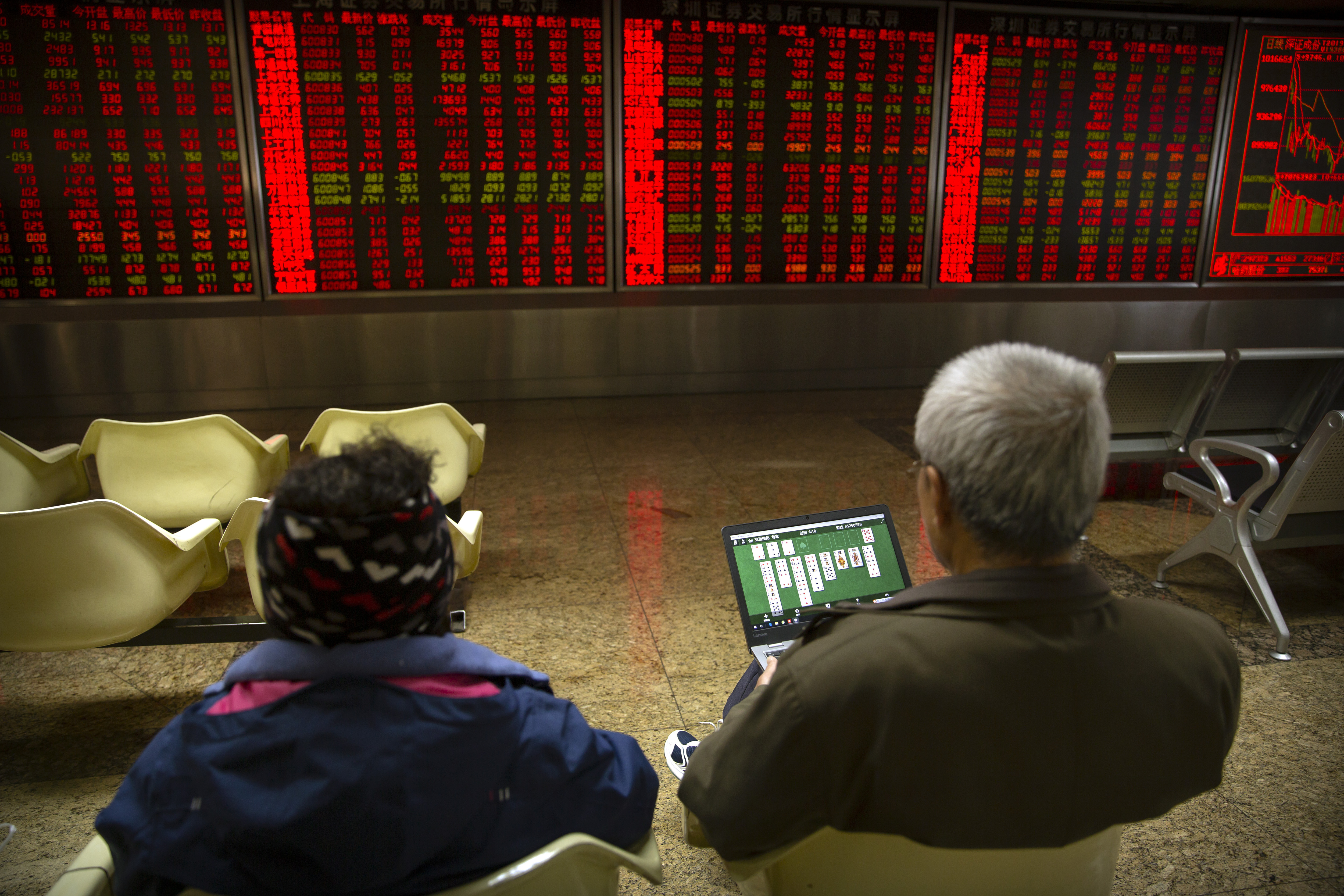 Global markets rise amid hopes for trade talks, earnings