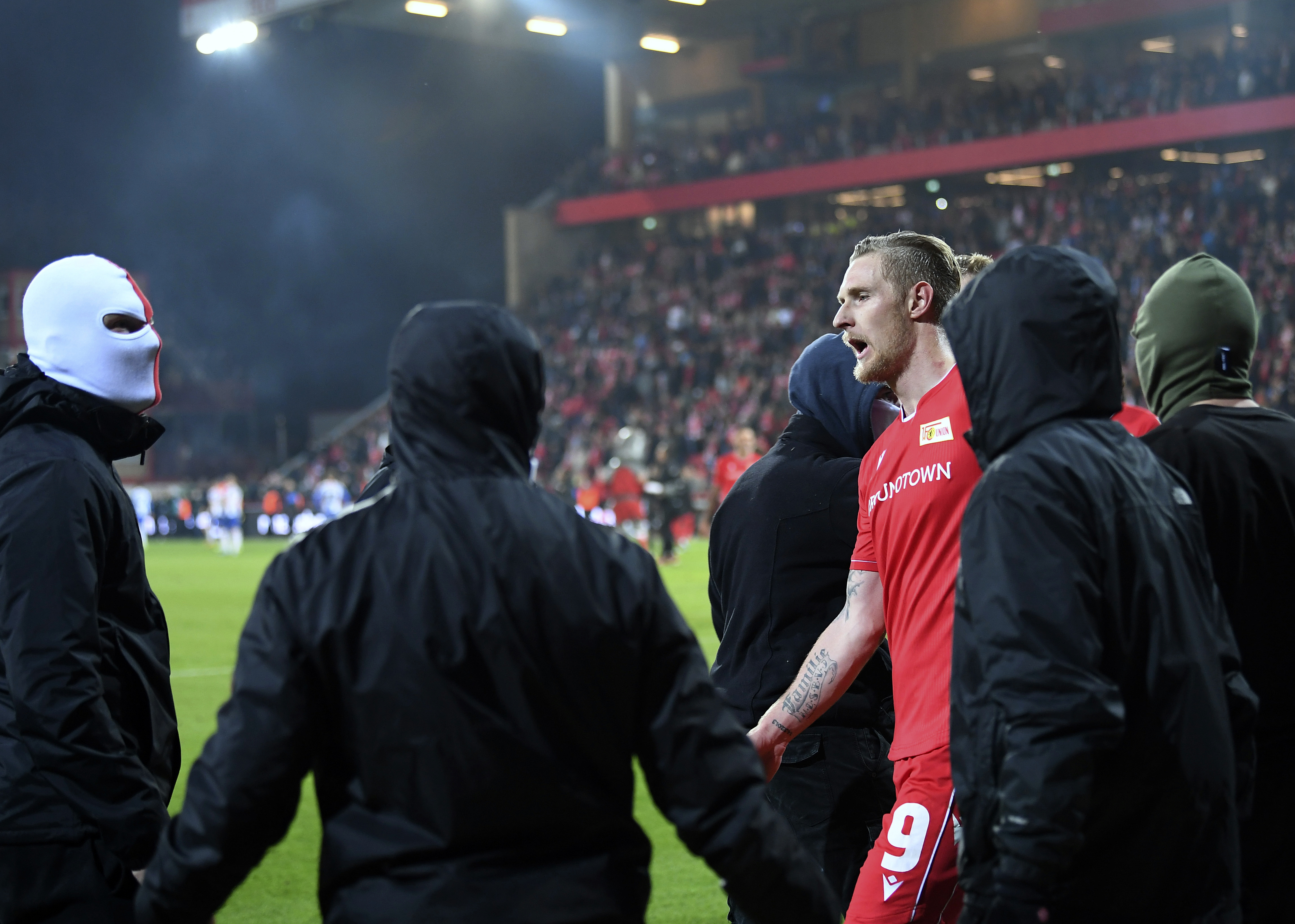 Union Berlin fans celebrate goalkeeper for stopping ultras