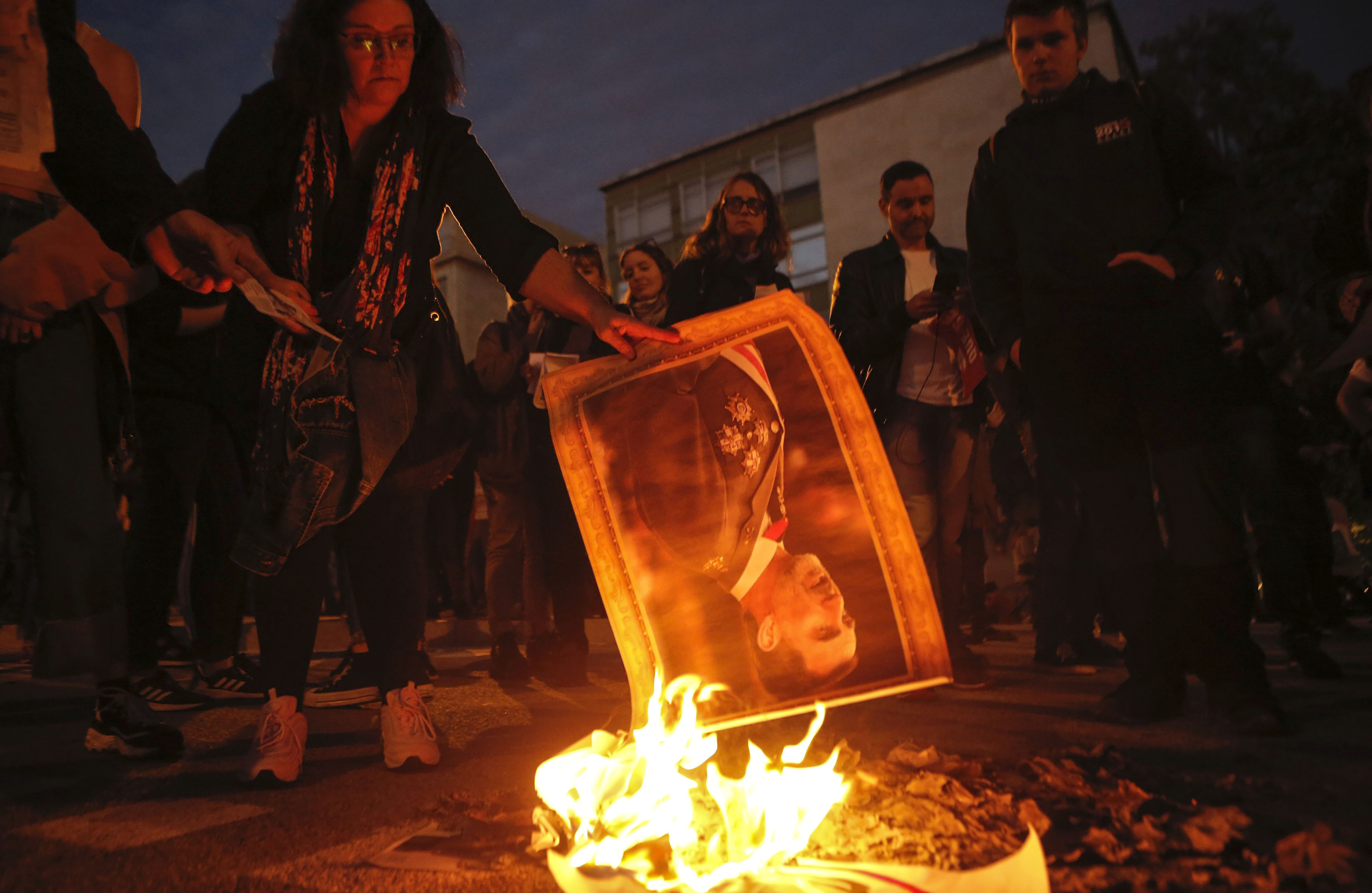 Protests greet Spanish king in secession-focused Catalonia