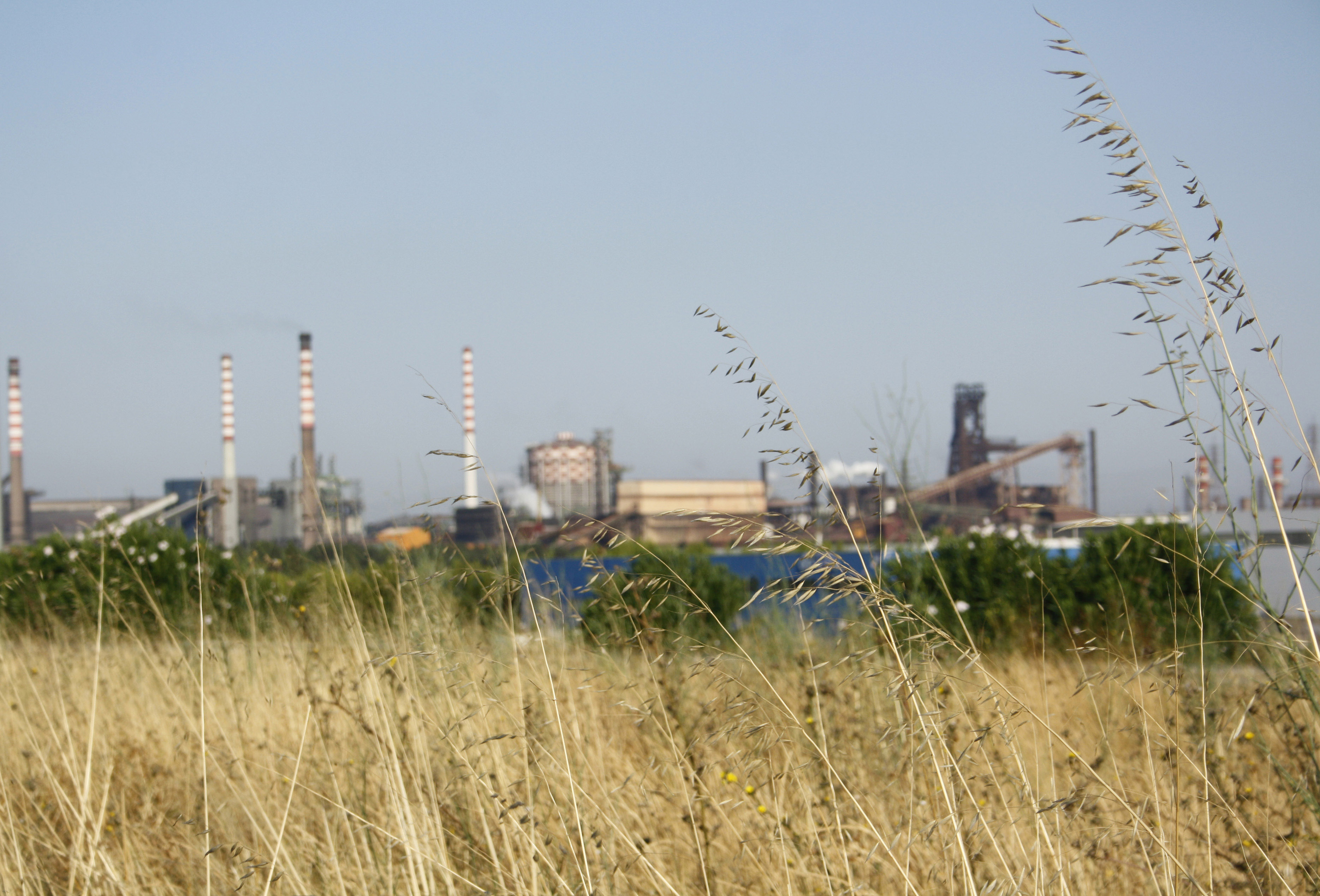 Italy tries to convince world's largest steelmaker to stay