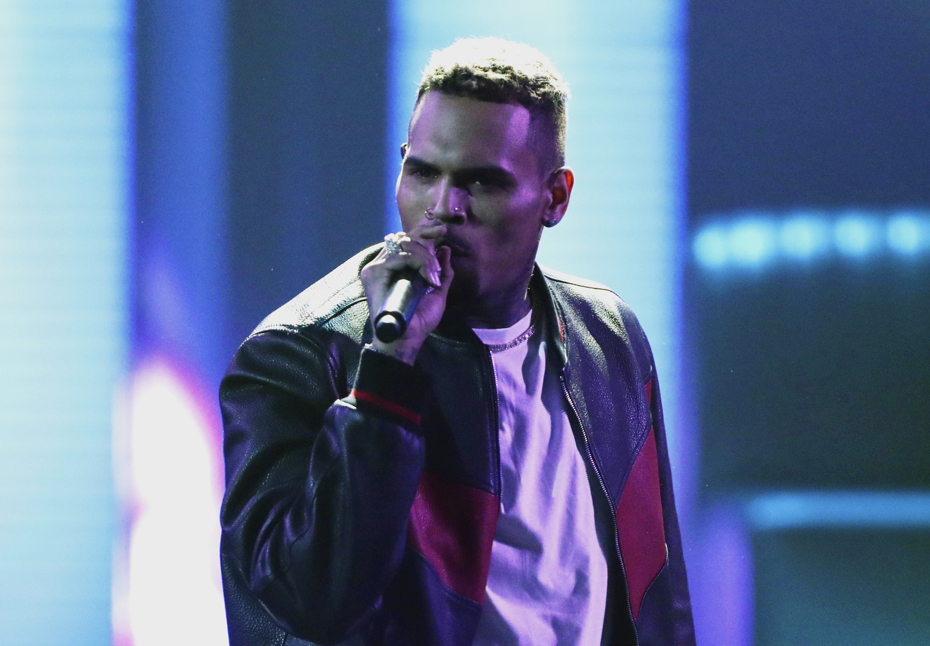 Chris Brown holds high-end yard sale at his Los Angeles home
