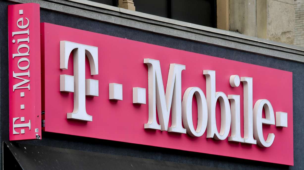 T-Mobile promises consumer benefits if Sprint deal OK'd