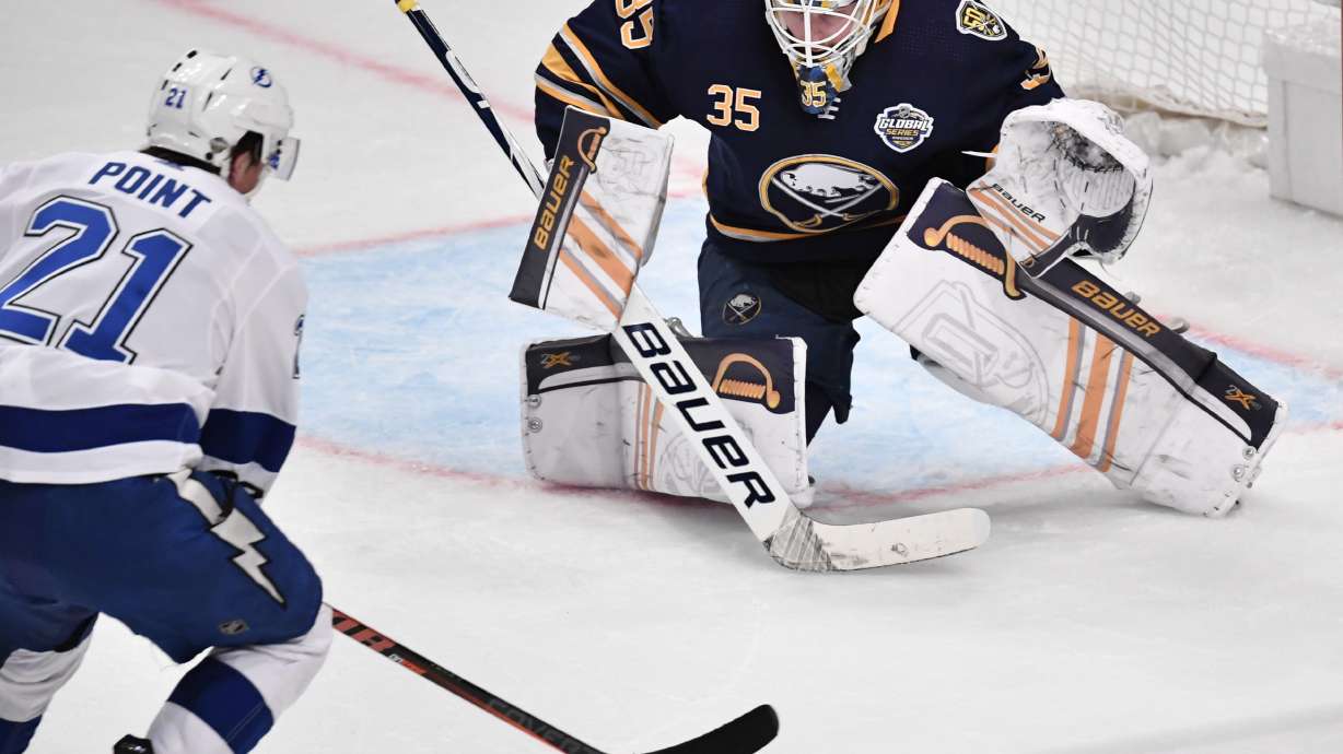 Kucherov scores, Lightning top Sabres 3-2 in Sweden