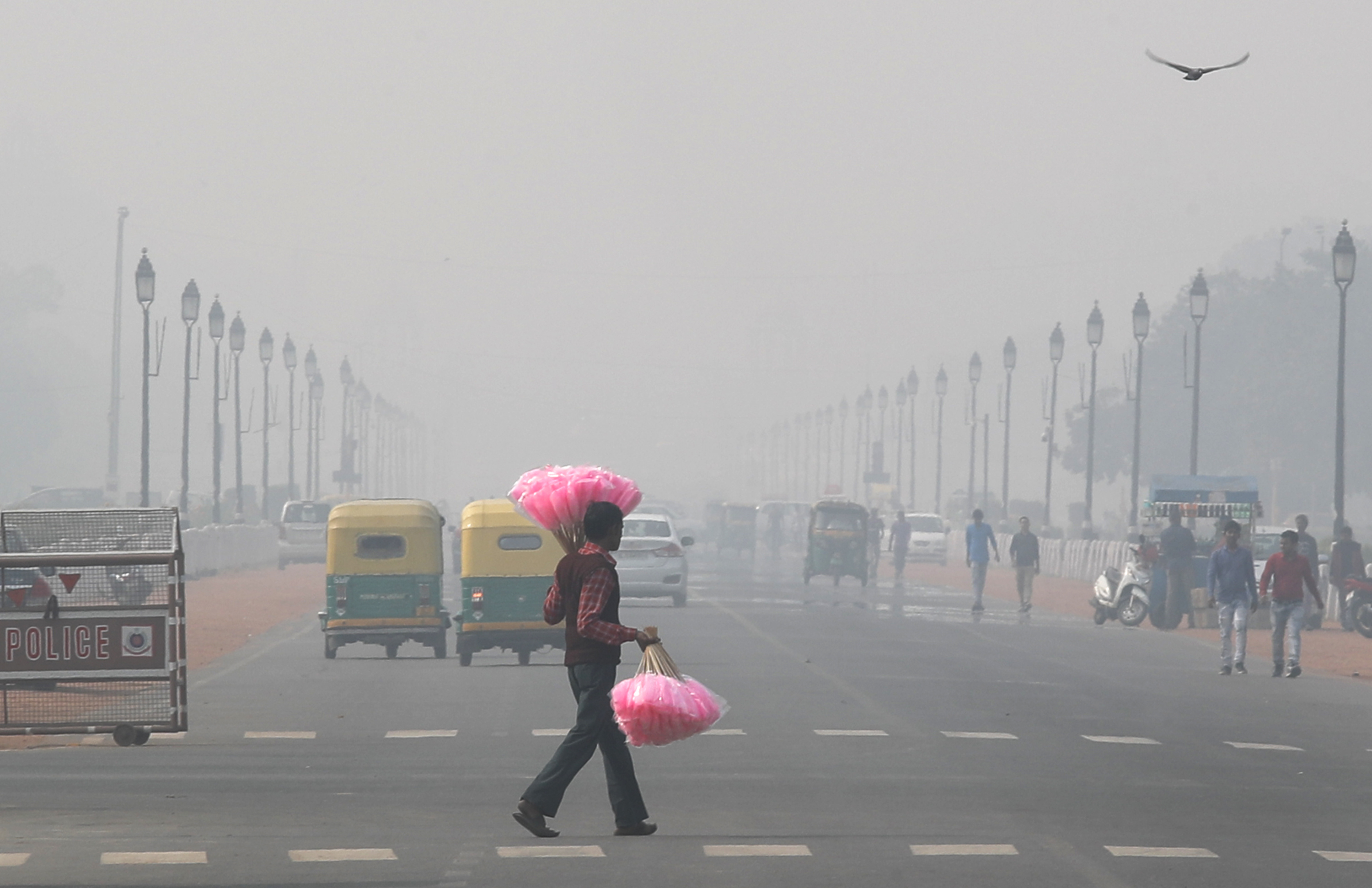 Air quality sinks to 'severe' in haze-shrouded New Delhi
