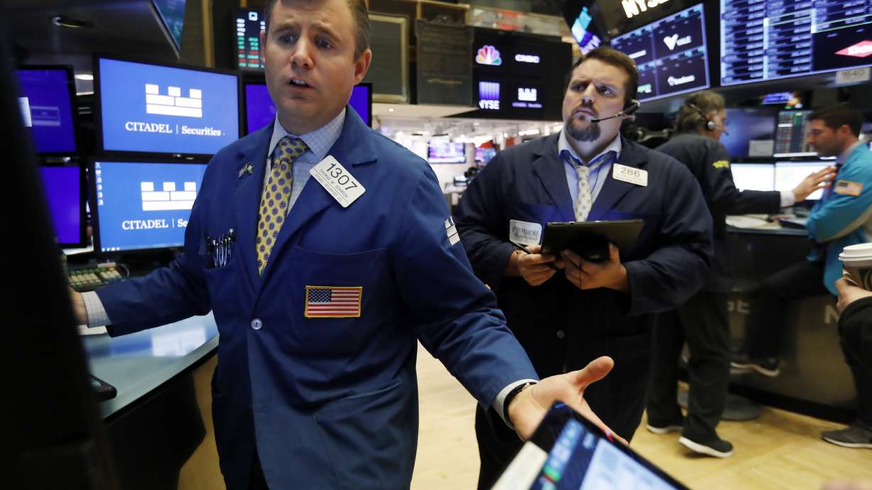 Asian stocks sink after Trump threatens more China tariffs