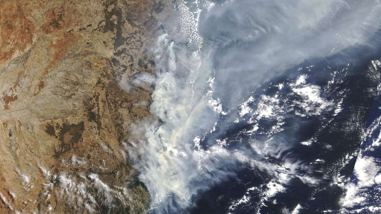 Australian wildfires destroy homes and force evacuations