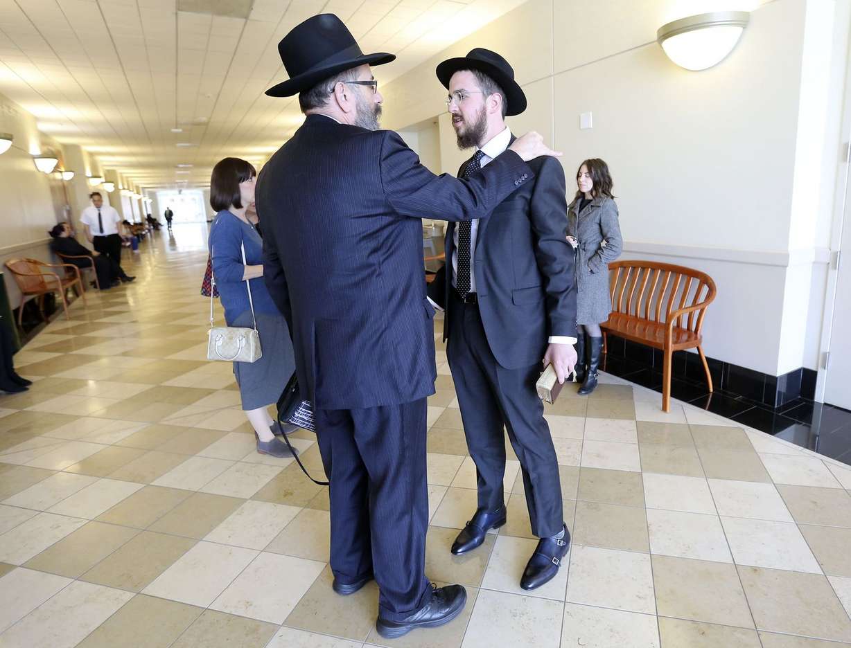 Rabbi Benny Zippel talks to his son, Rabbi Avremi Zippel, during a break in the trial of Alavina Fungaihea Florreich, who is accused of sexually abusing Avremi Zippel when he was a child and she was his nanny, at the Matheson Courthouse in Salt Lake City on Tuesday, Nov. 12, 2019. (Photo: Kristin Murphy, KSL)