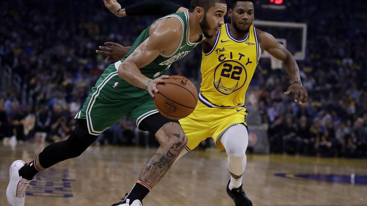 NBA-best Celtics hold off Warriors late to win 10th straight