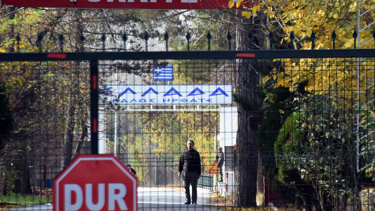 American held in Turkey as IS suspect returns to US