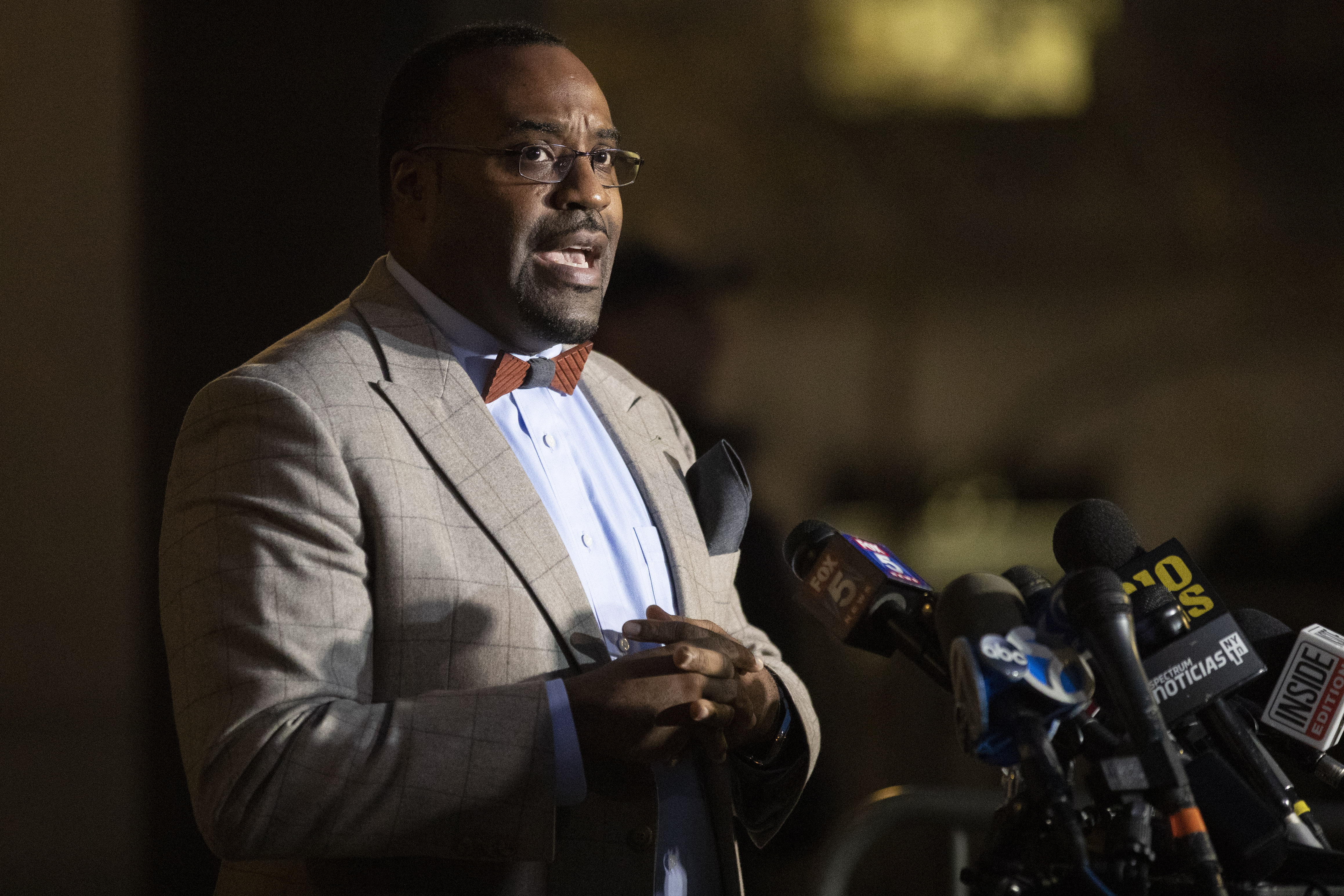 As Epstein died, guards allegedly shopped online and slept