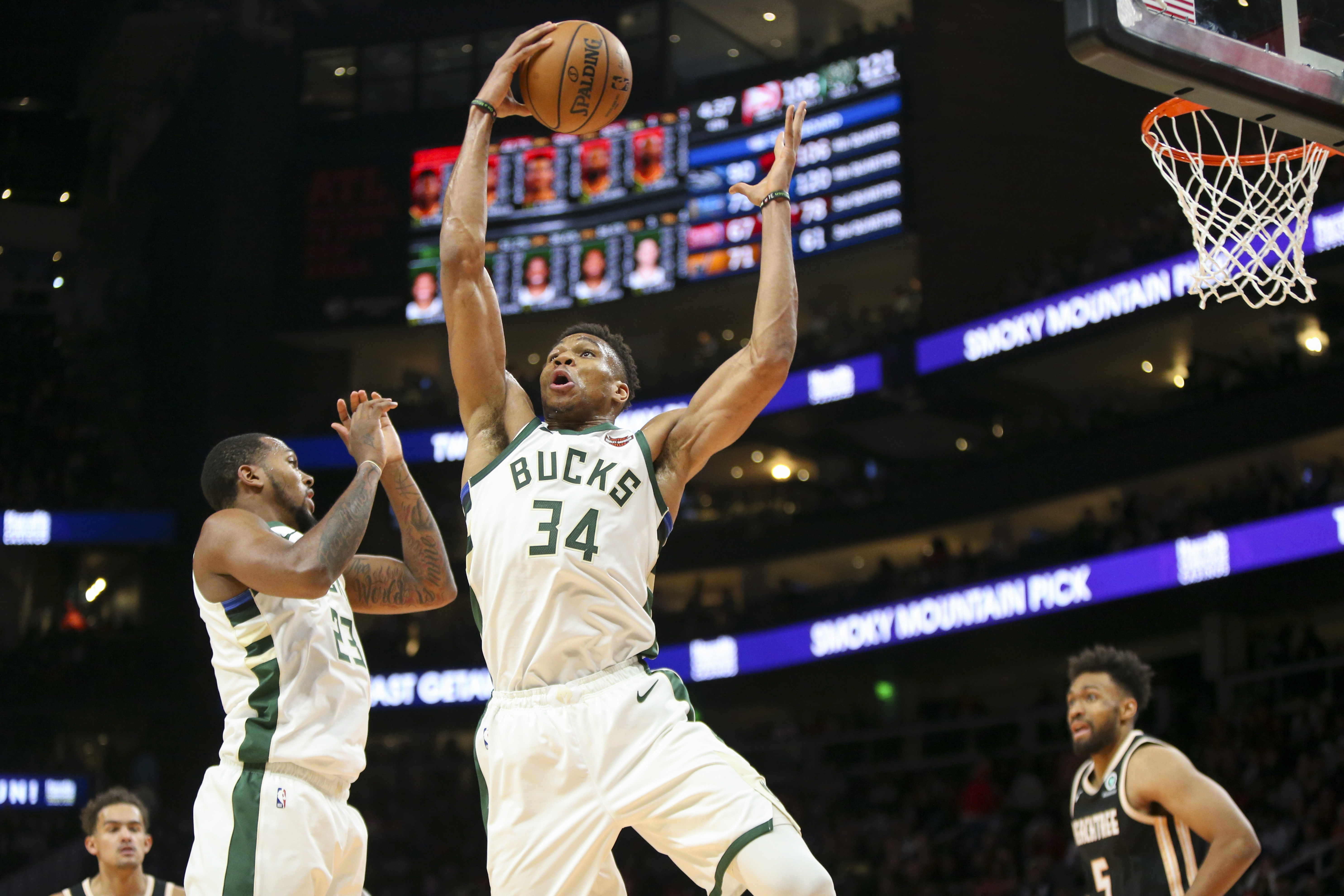 Bucks star Antetokounmpo suing home remodeling contractor