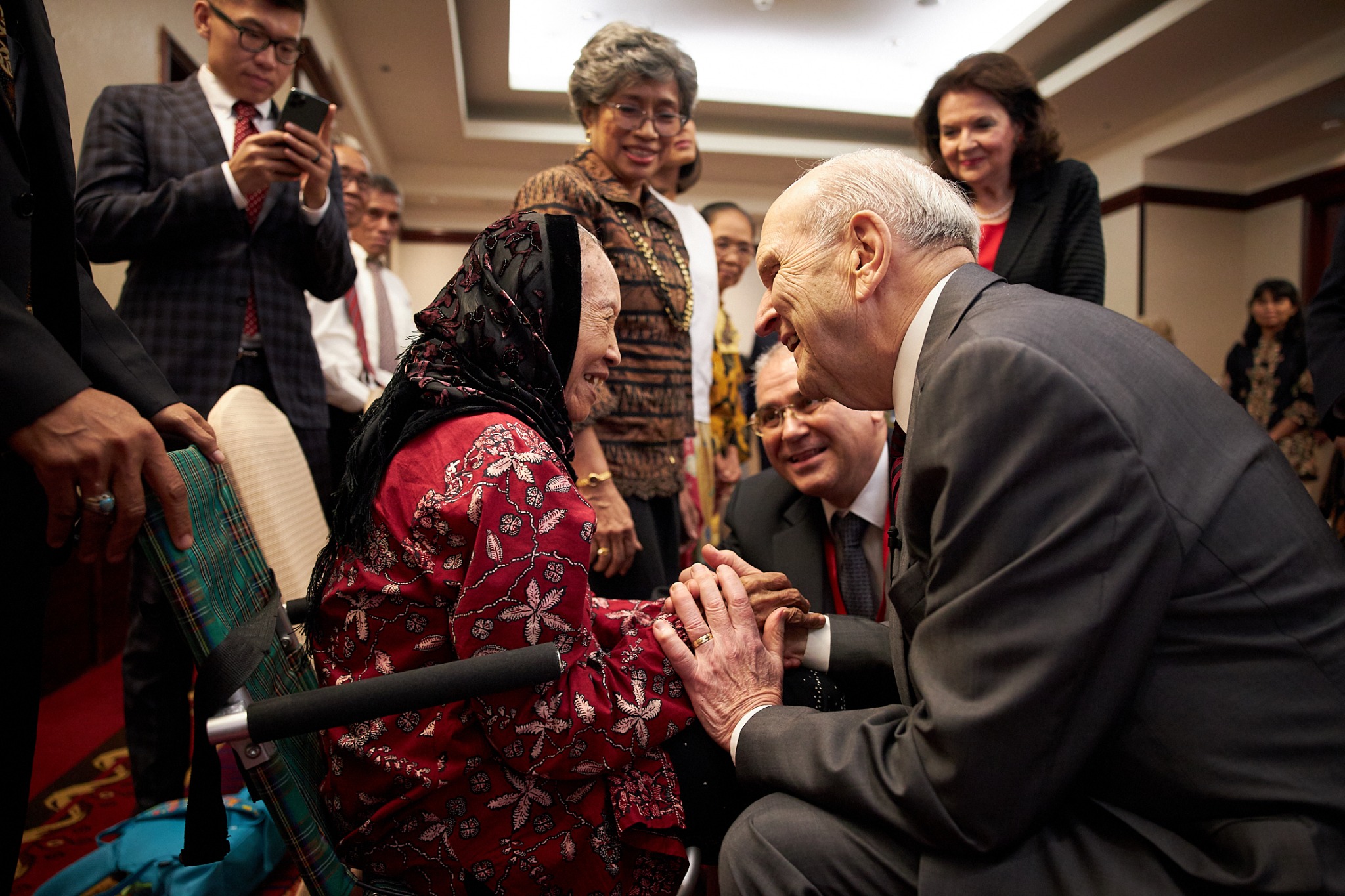 President Nelson meets with a member during his ministry tour through Southeast Asia. (Photo: Intellectual Reserve)