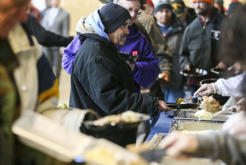 Jazz host homeless and low-income Utahns for early Thanksgiving dinner