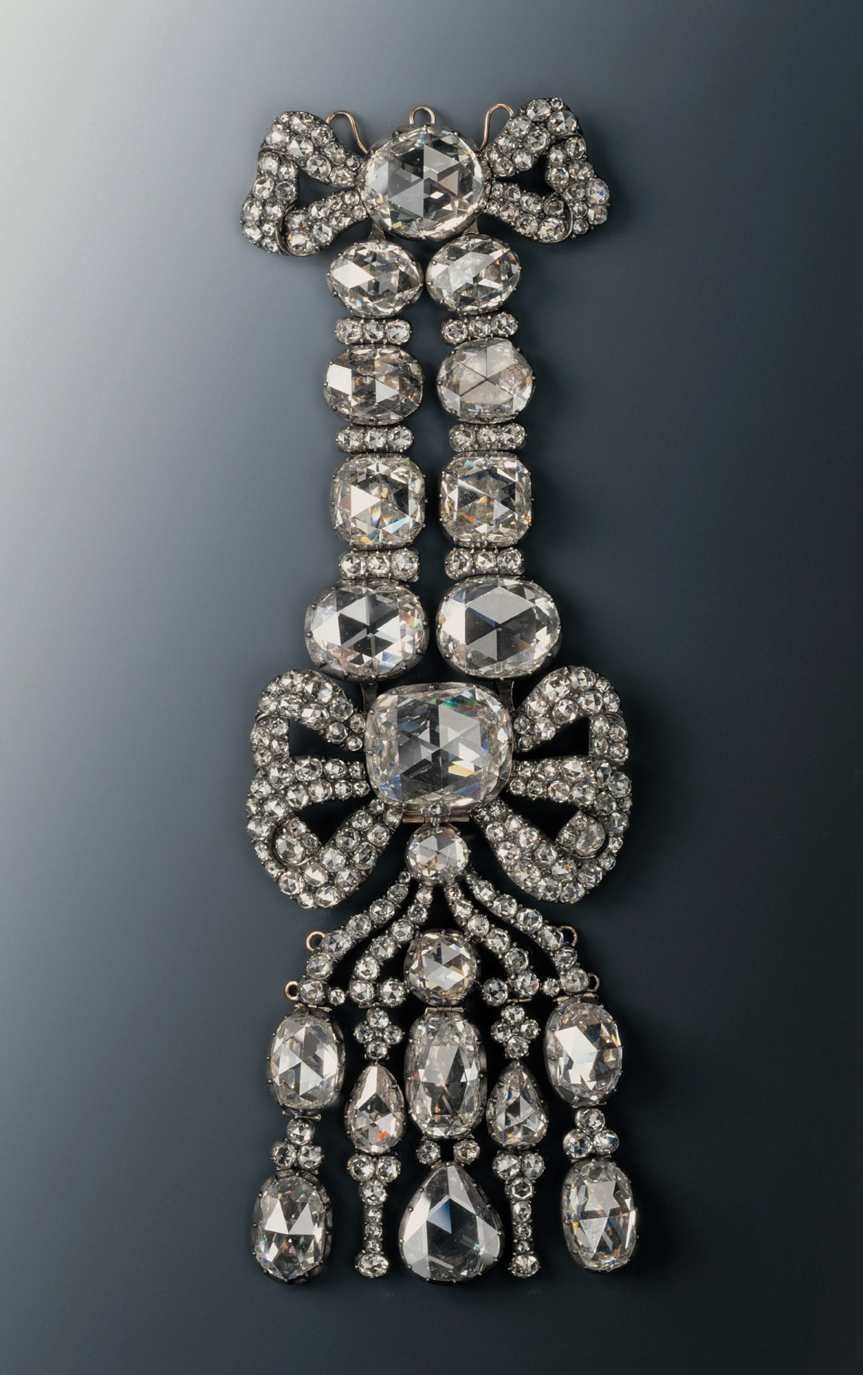 Dresden officials: Jewel thieves stole less than feared