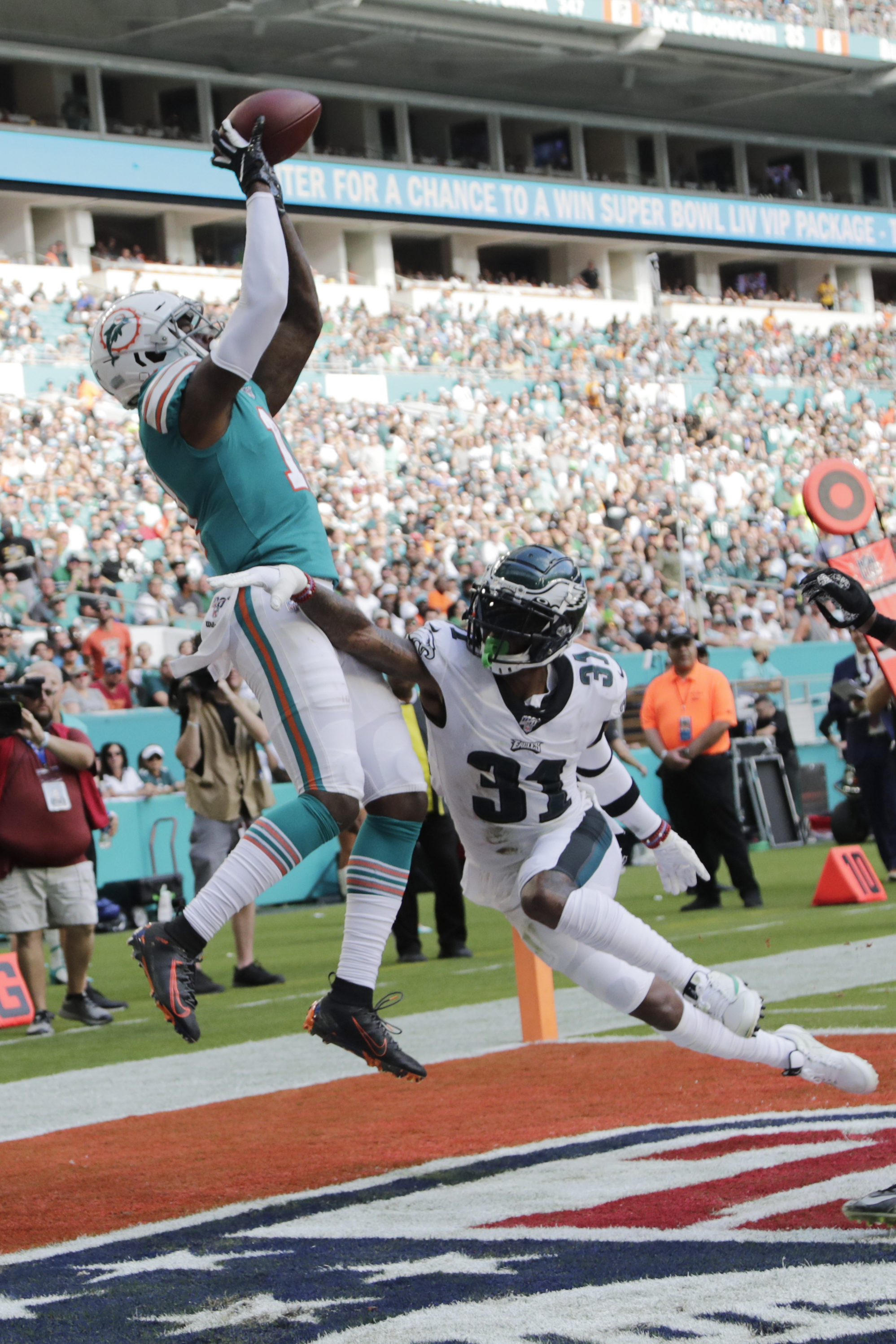 Bag of tricks helps Dolphins rally past Eagles 37-31