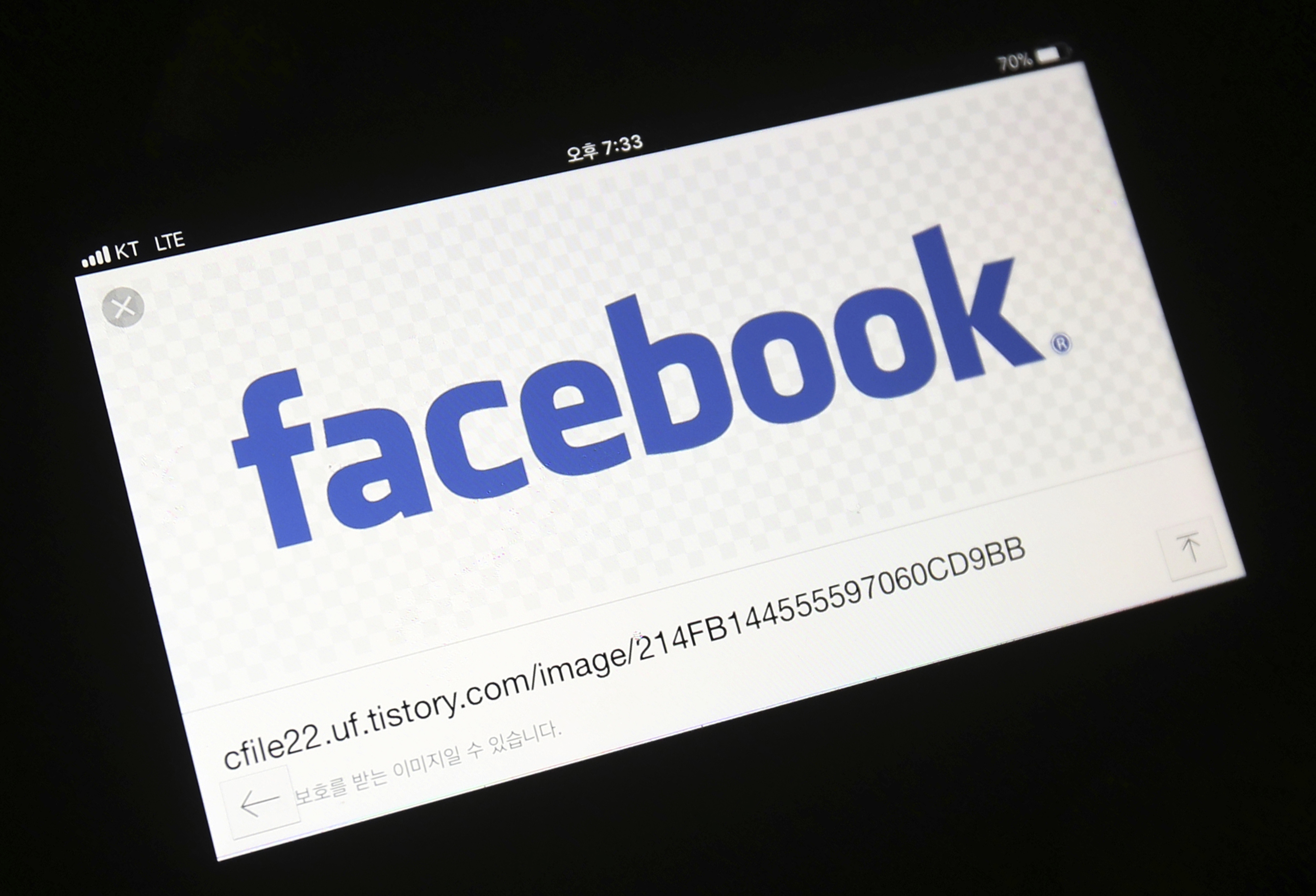 Facebook tests tool to move photos to Google, other rivals
