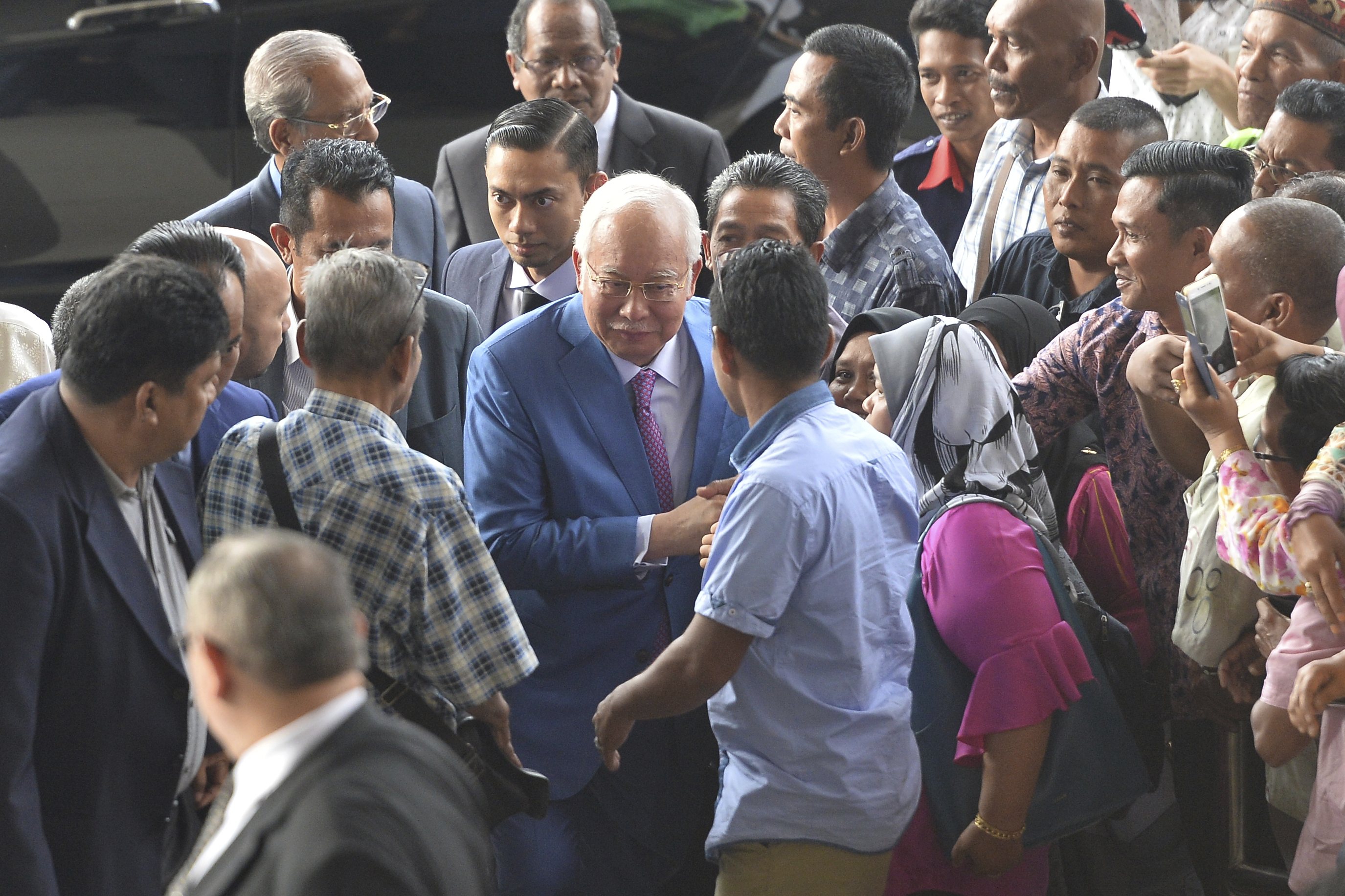 Malaysia’s ex-PM Najib seeks to show he’s victim of fugitive