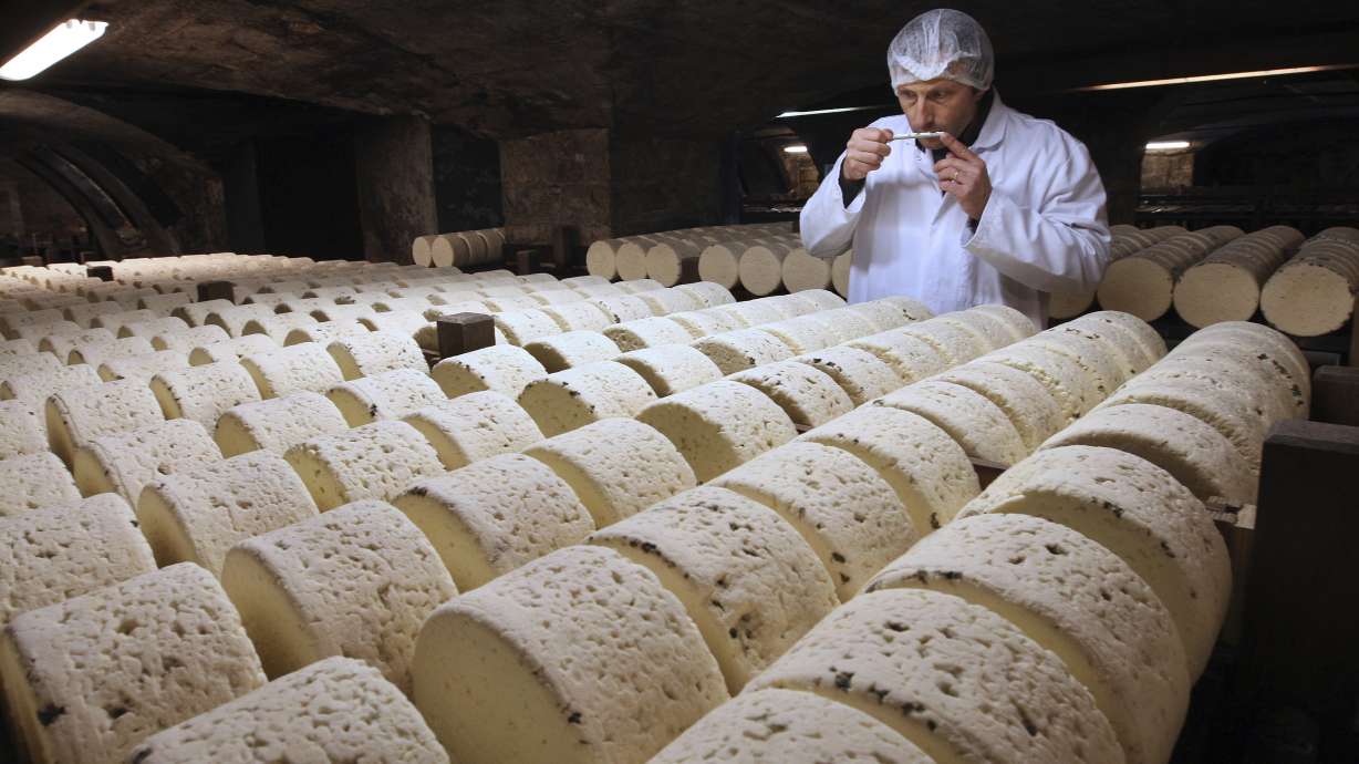 France to retaliate if US doubles Champagne, cheese prices