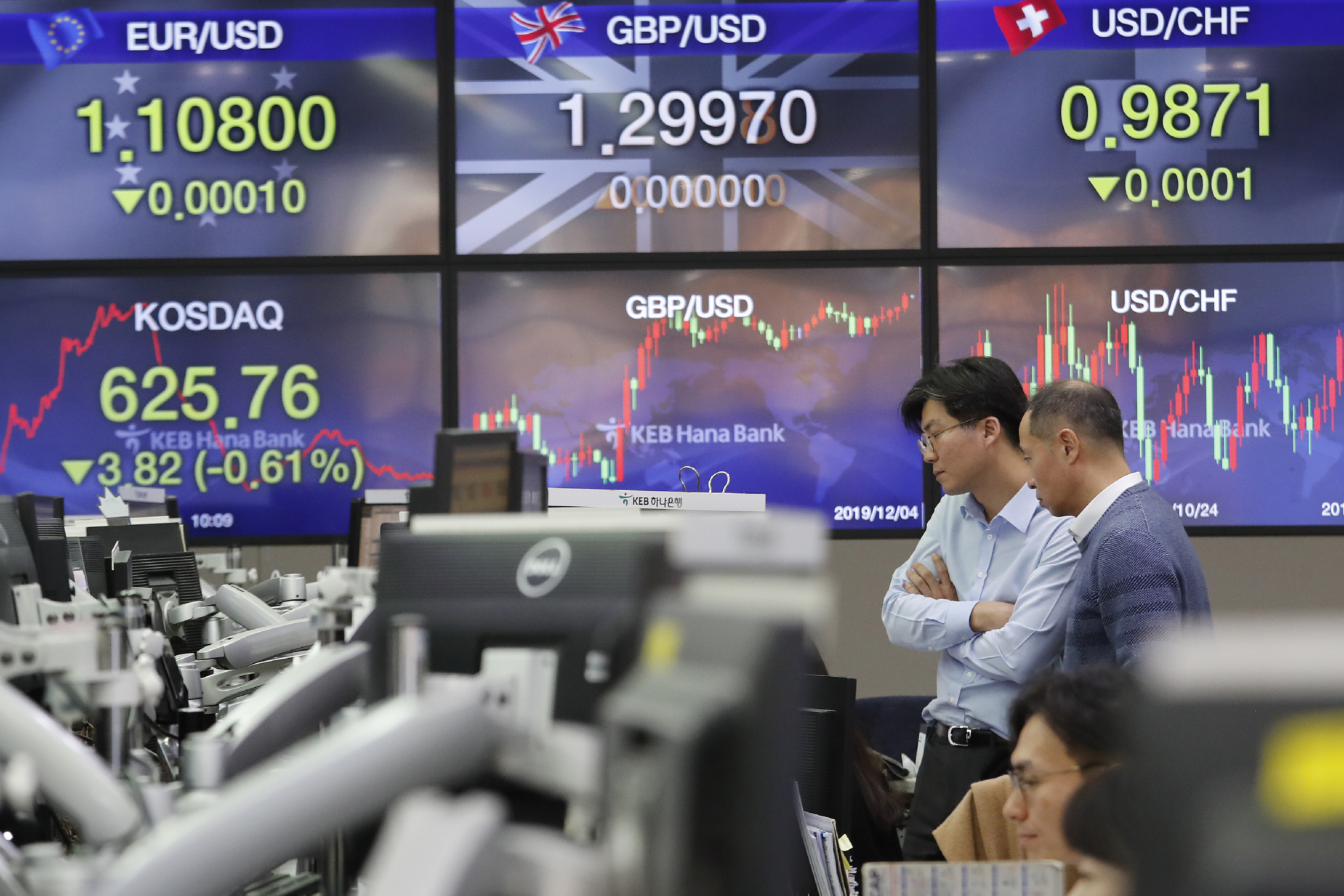 Global stocks turn higher on renewed trade hopes