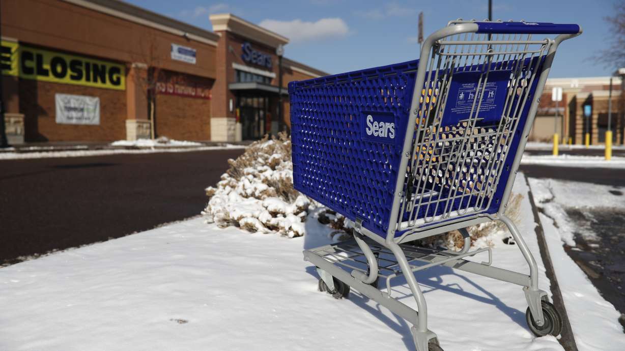 Season’s greetings at Sears: Dingy shops, sparse shelves