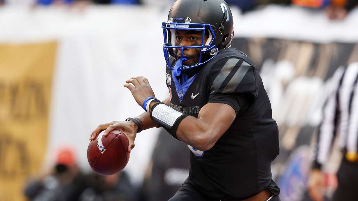 No. 19 Boise State tops Hawaii 31-10 for Mountain West title