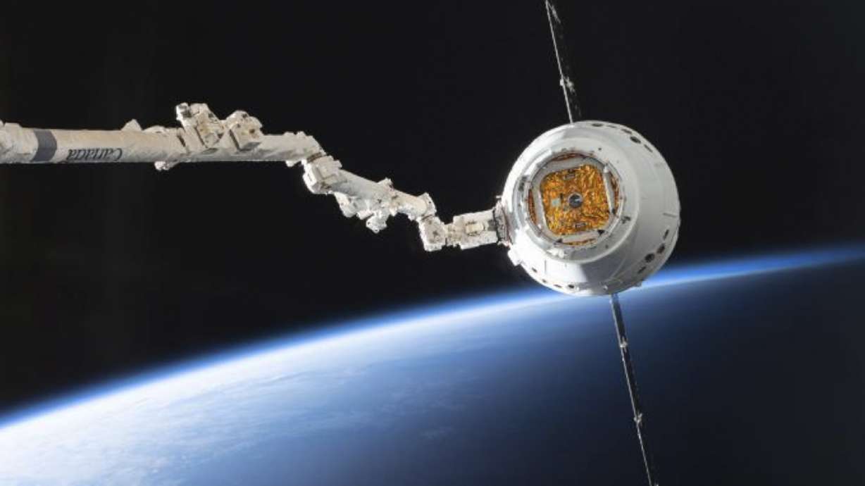 SpaceX delivers 'mighty mice,' worms, robot to space station