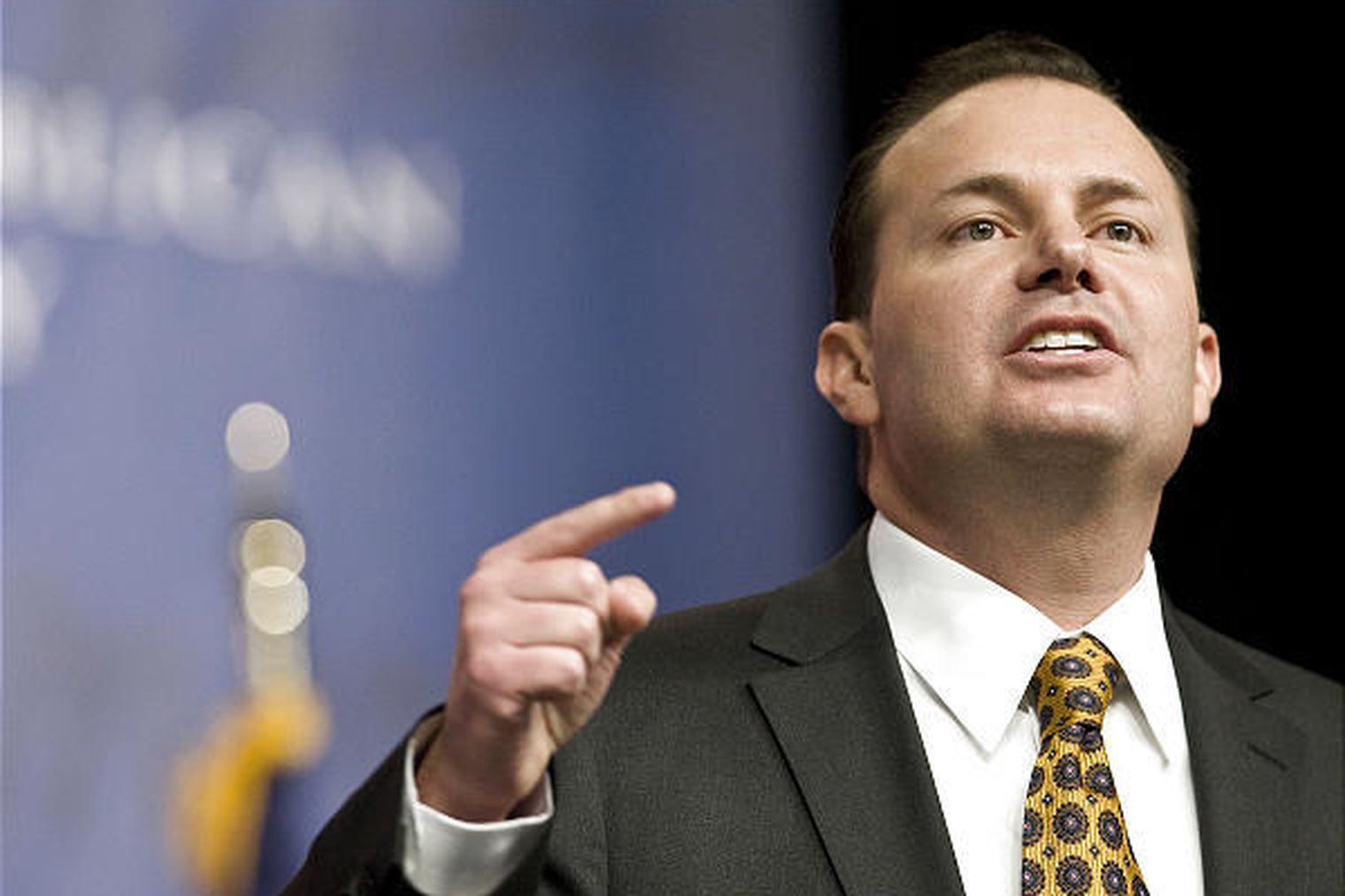 Sen. Mike Lee quietly working to clear Trump in Senate impeachment trial