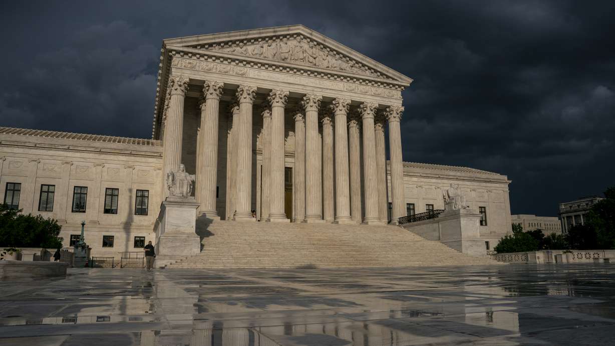 Supreme Court justices to take up dispute over subpoenas for Trump records