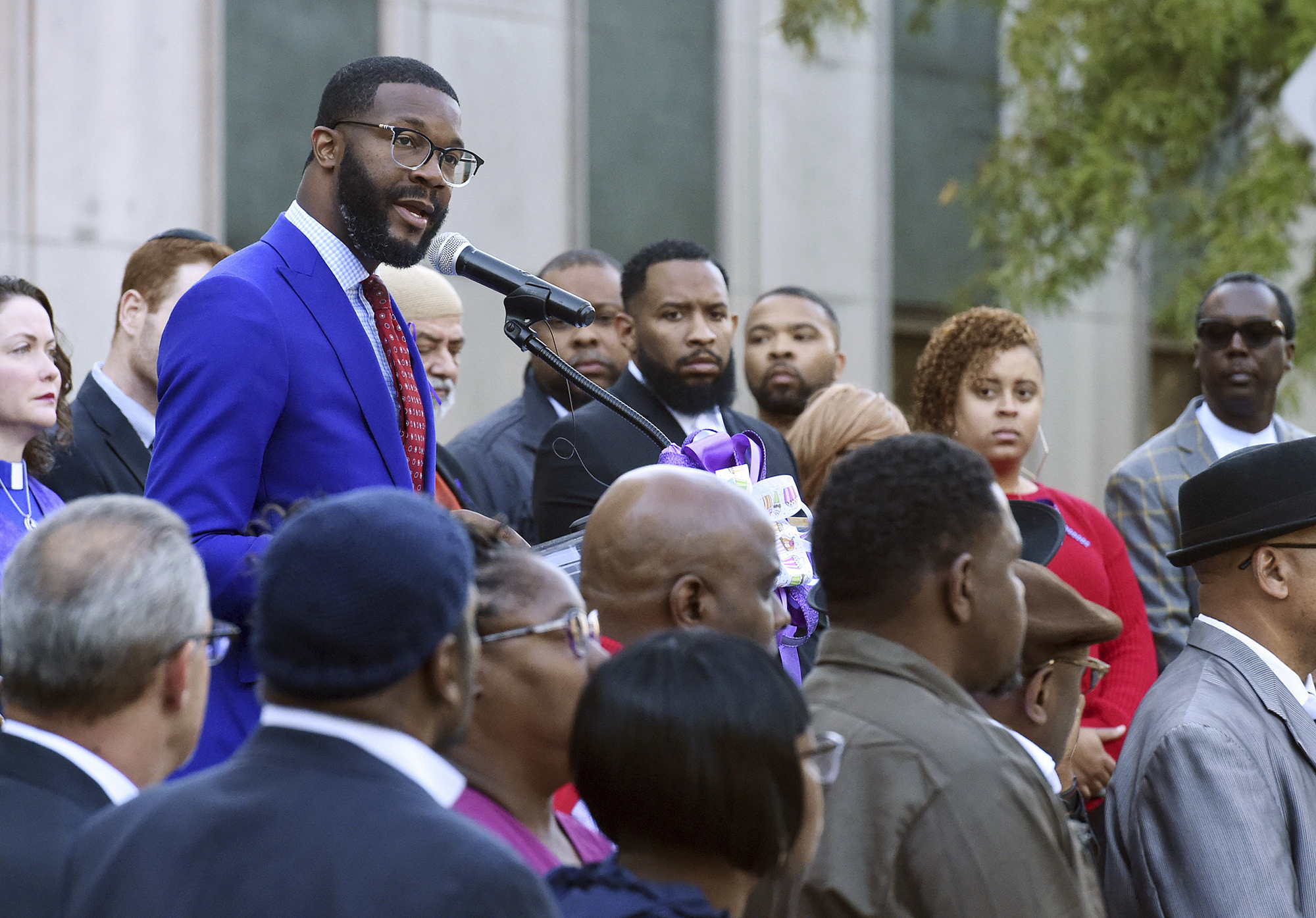 AP Exclusive: Birmingham mayor backing Biden for president