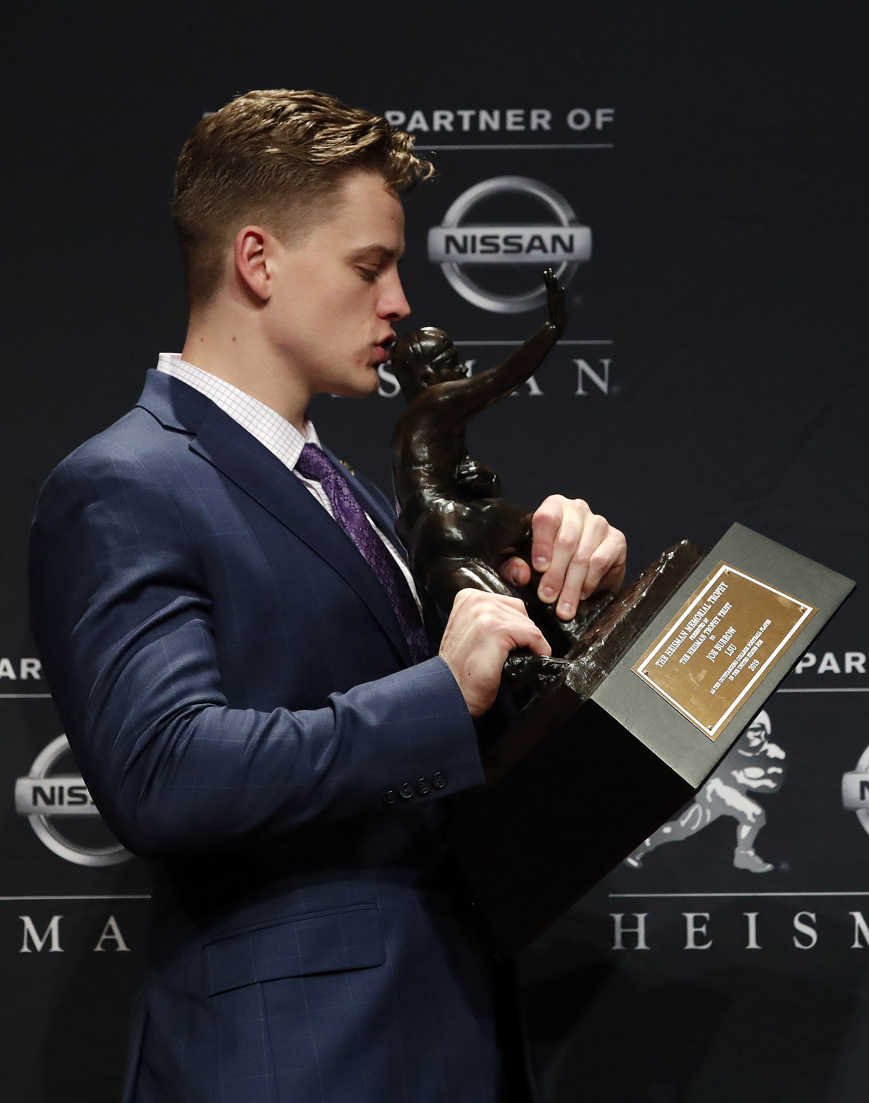 Burrow's Heisman speech inspires giving to hometown charity