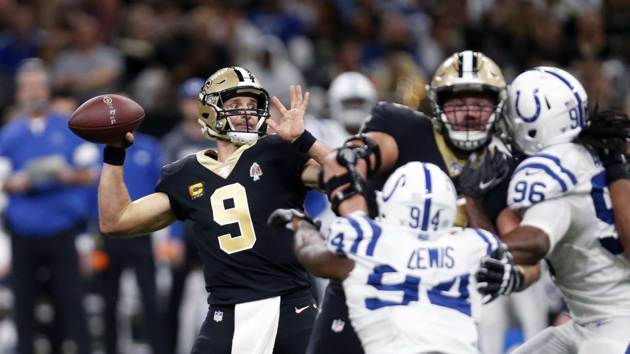 Saints' Brees breaks NFL career touchdown pass record