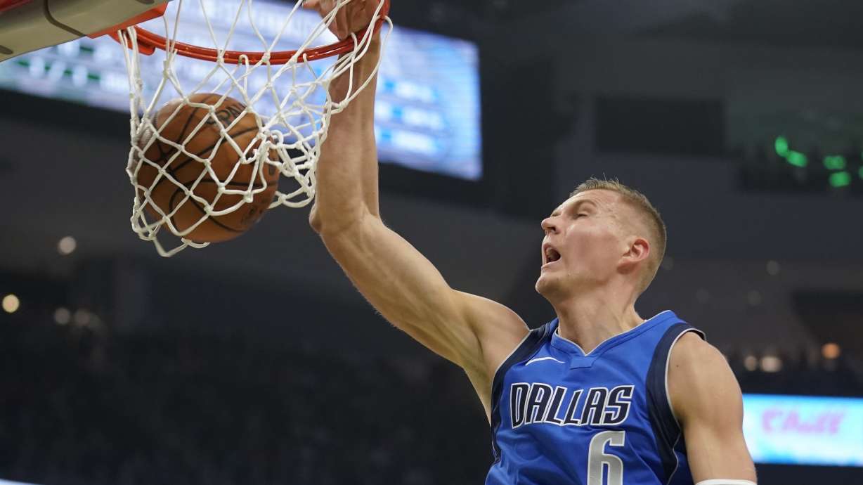 Bucks’ 18-game winning streak ends with 120-116 loss to Mavs