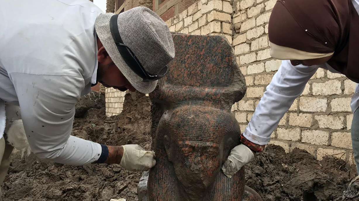 Egyptian officials unveil new archaeological finds