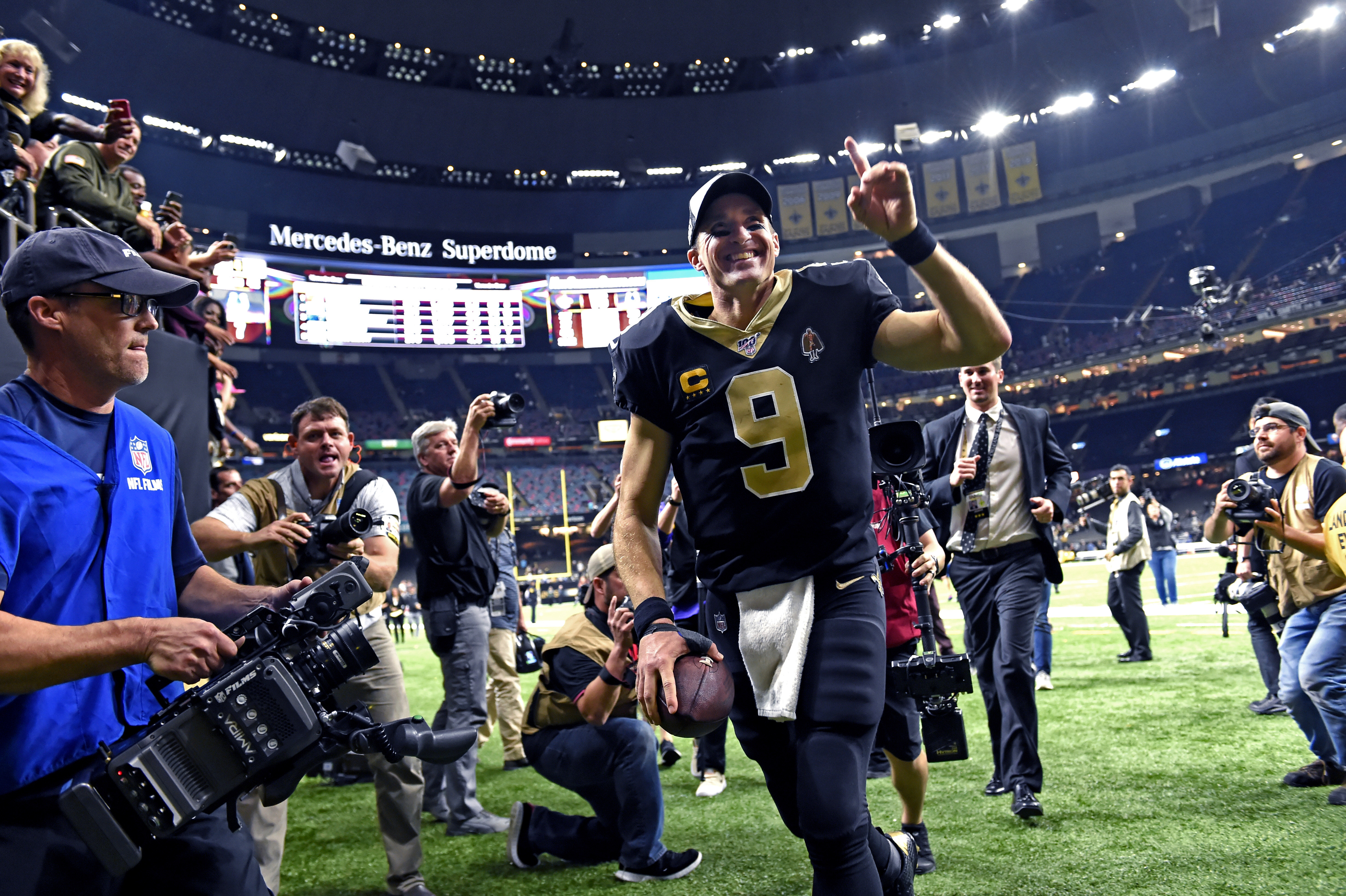 Saints QB Brees in vintage form as playoffs approach