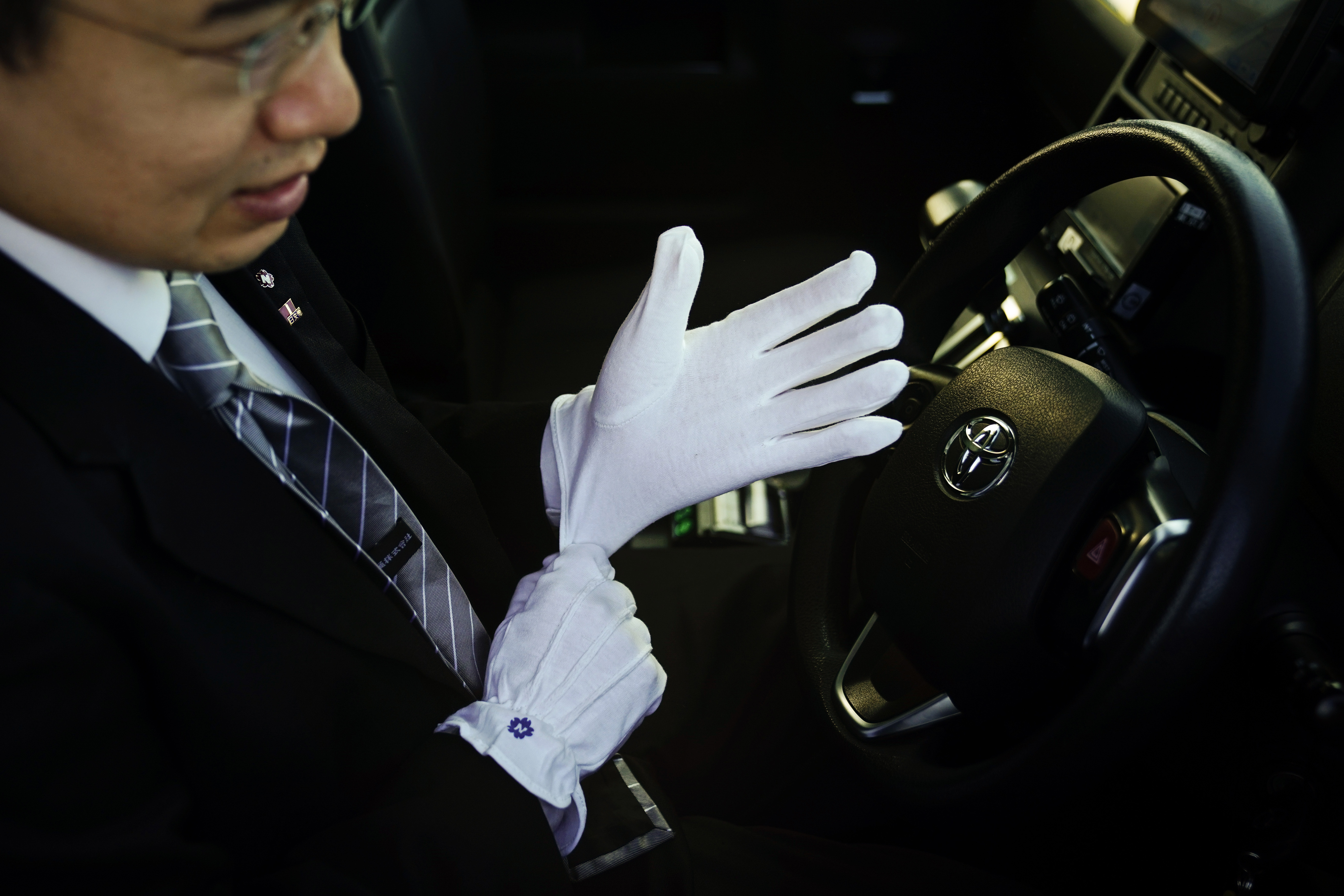 The Tokyo taxi driver: Suit and tie — white gloves optional
