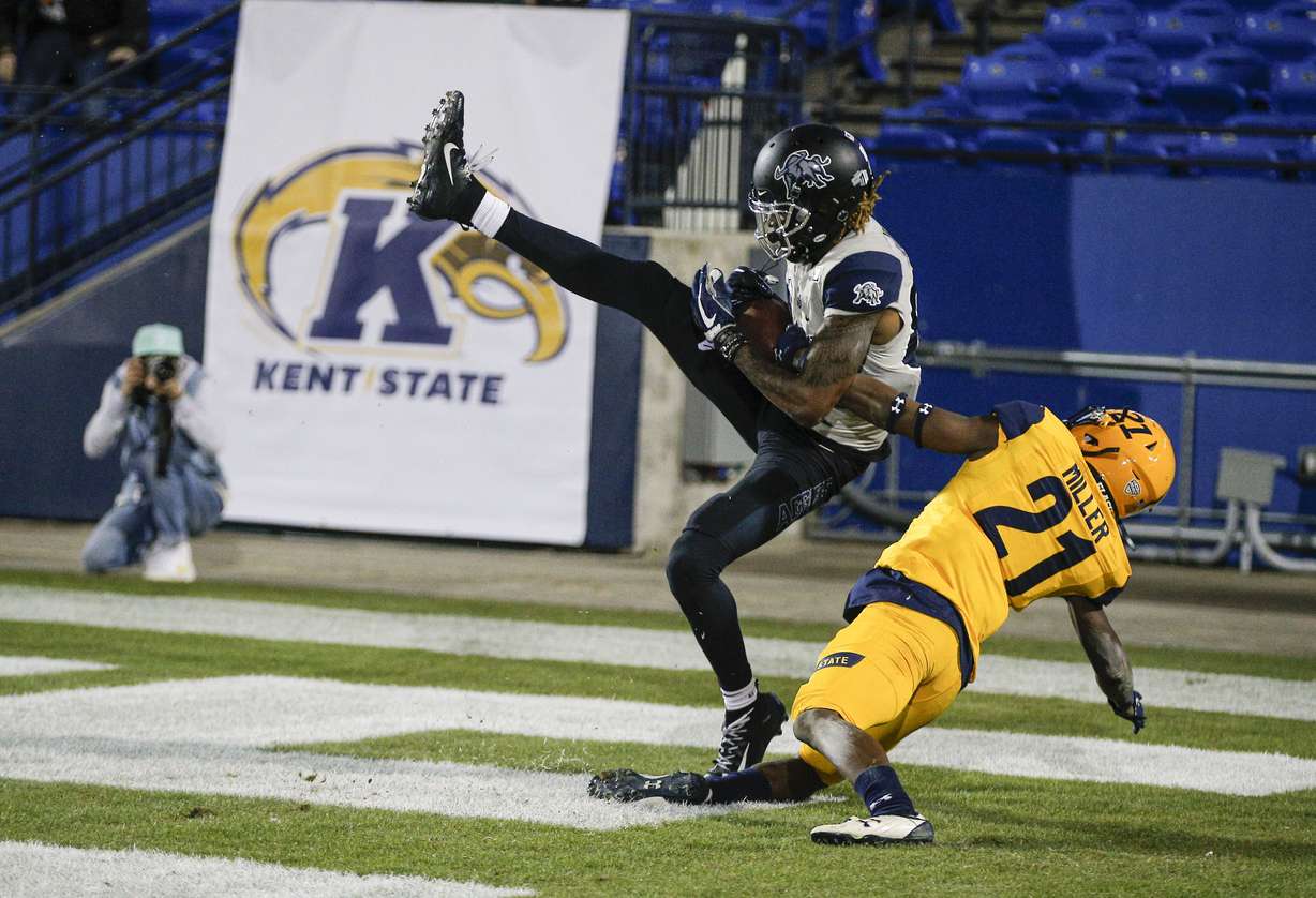 Utah State wide receiver Siaosi Mariner (80) catches a pass for a touchdown as Kent State cornerback Montre Miller (21) defends during the first half of the Frisco Bowl NCAA college football game Friday, Dec. 20, 2019, in Frisco, Texas. (Photo: Brandon Wade, AP)