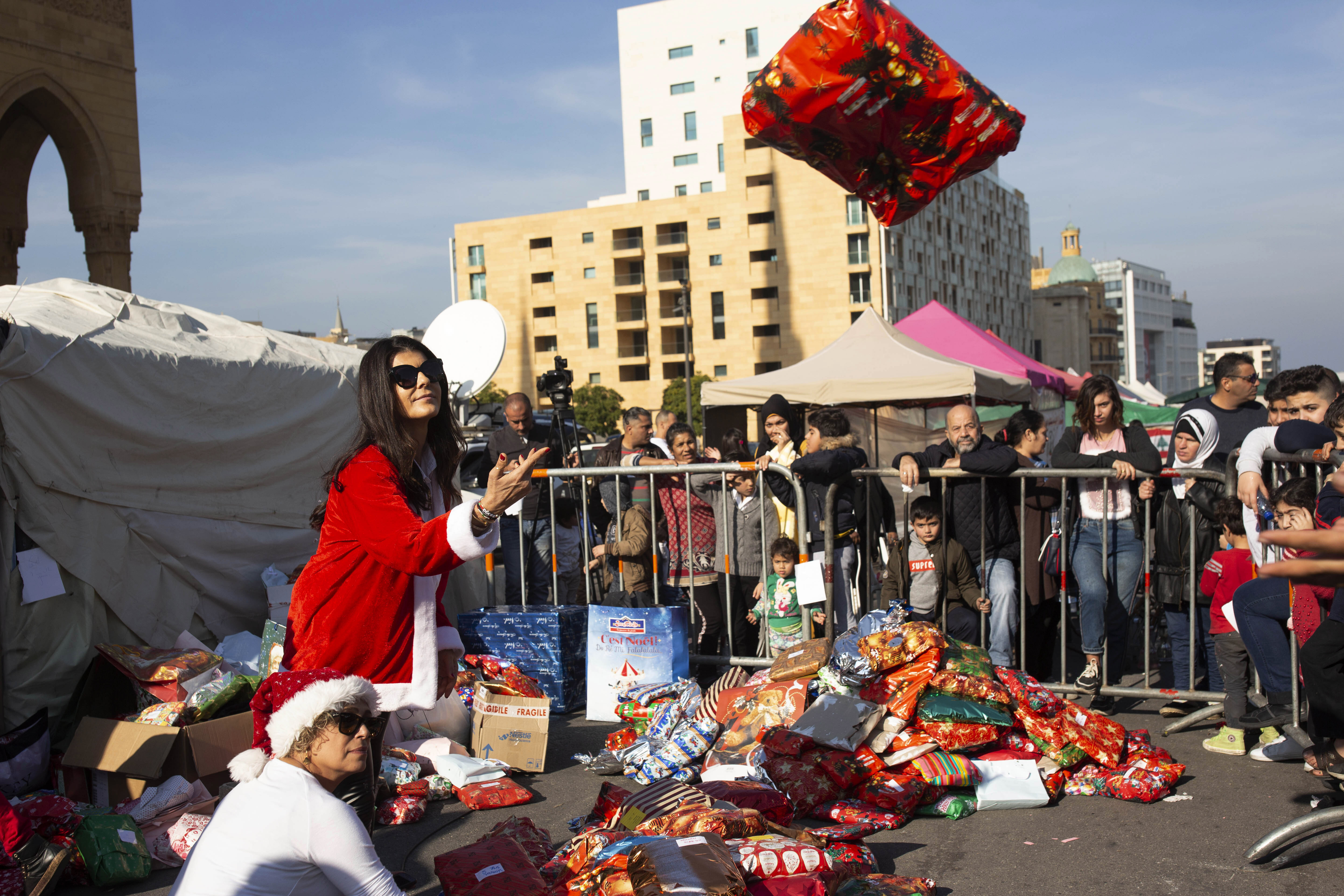 Lebanese help each other as economic crisis crushes lives